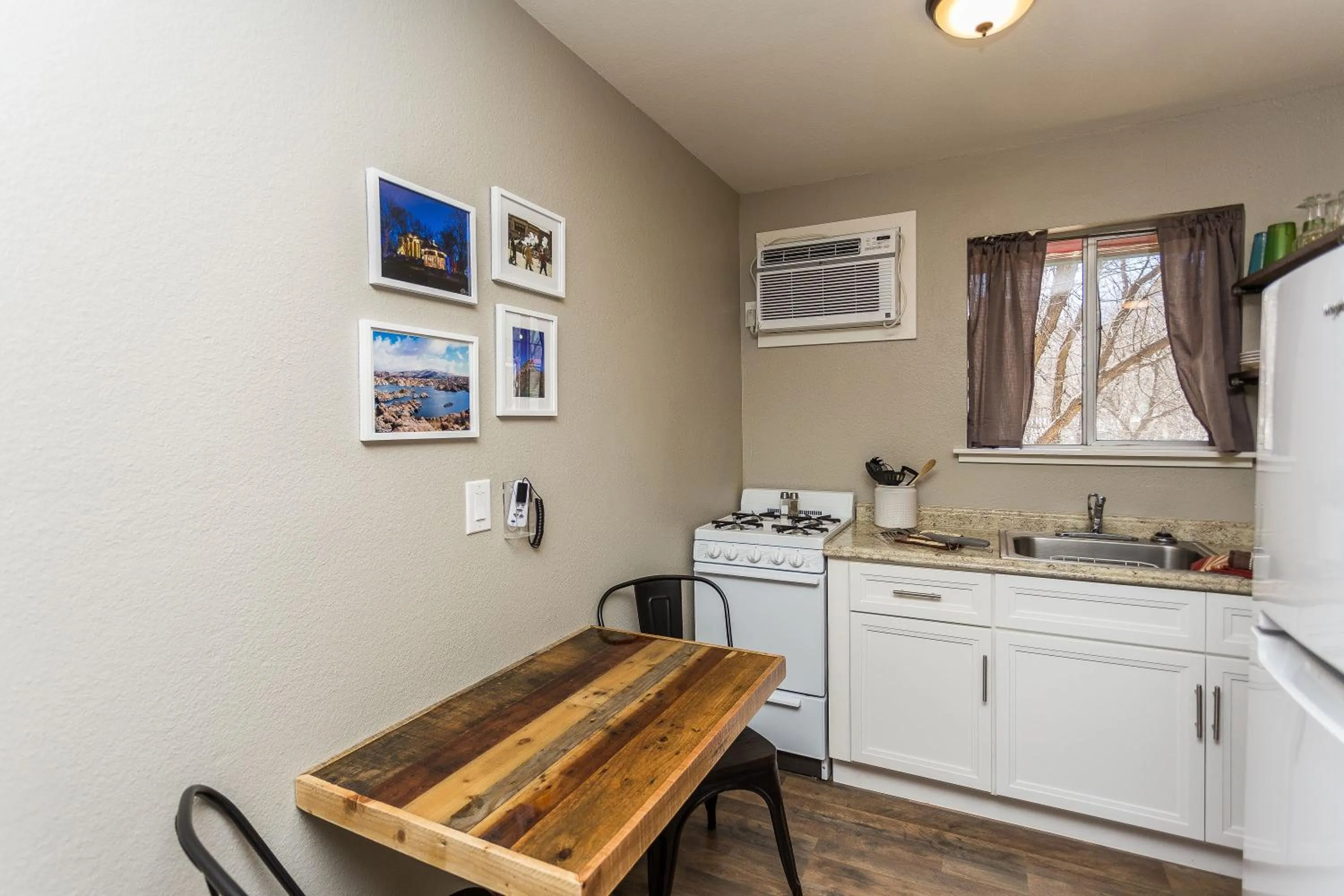 Kitchen or kitchenette in Apple Creek Cottages