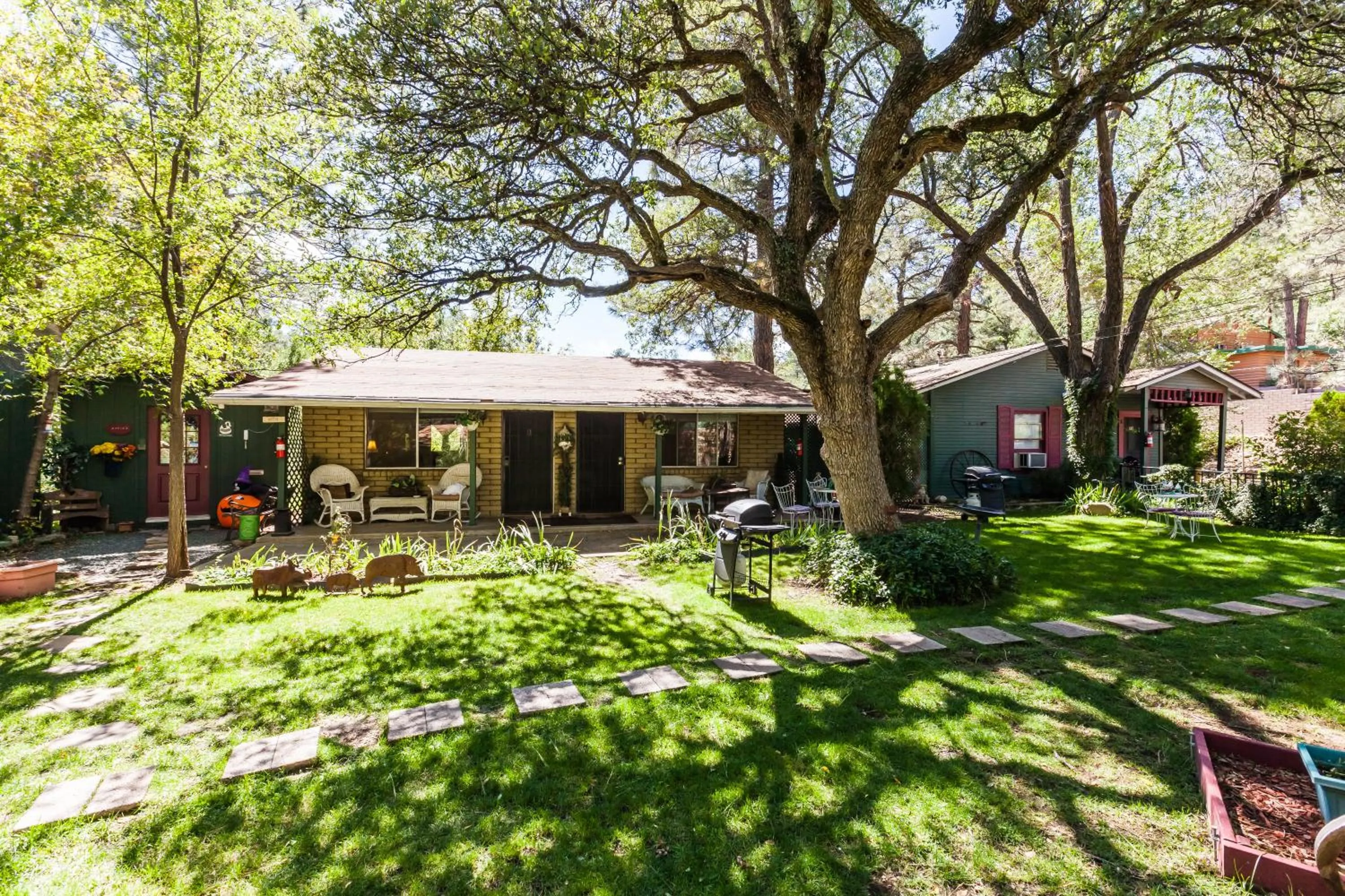 Day in Apple Creek Cottages