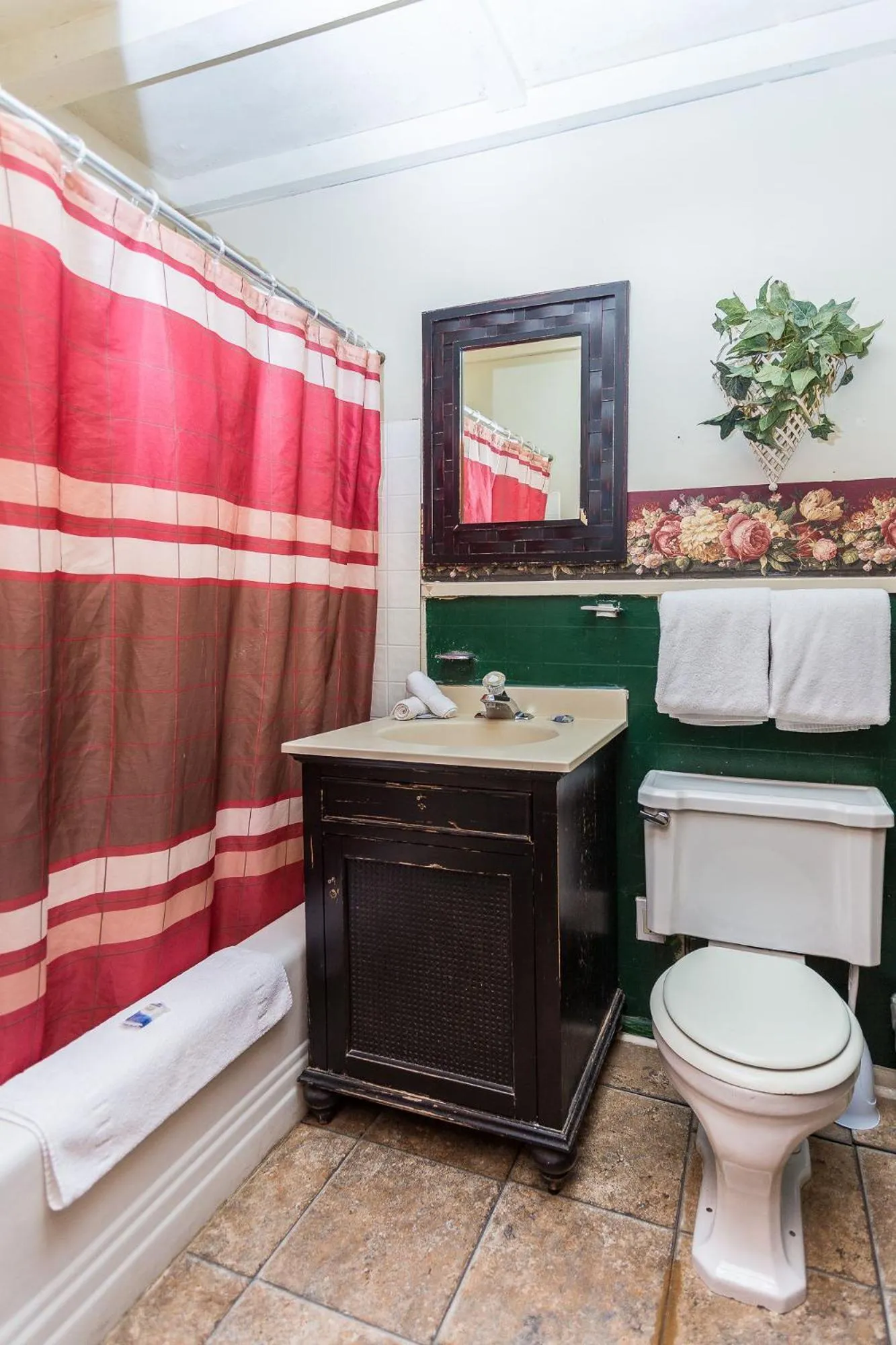 Bathroom in Apple Creek Cottages