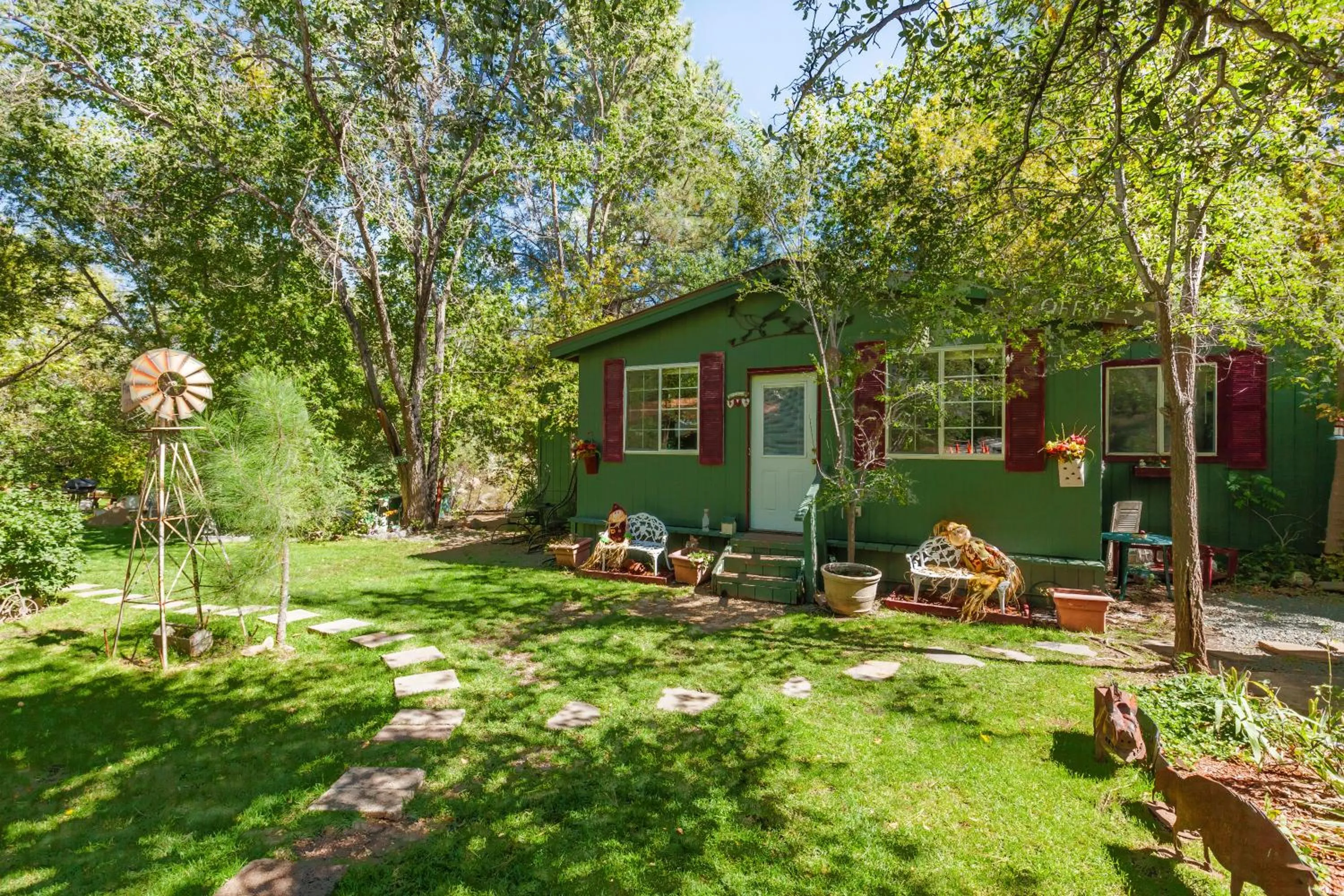 Day in Apple Creek Cottages