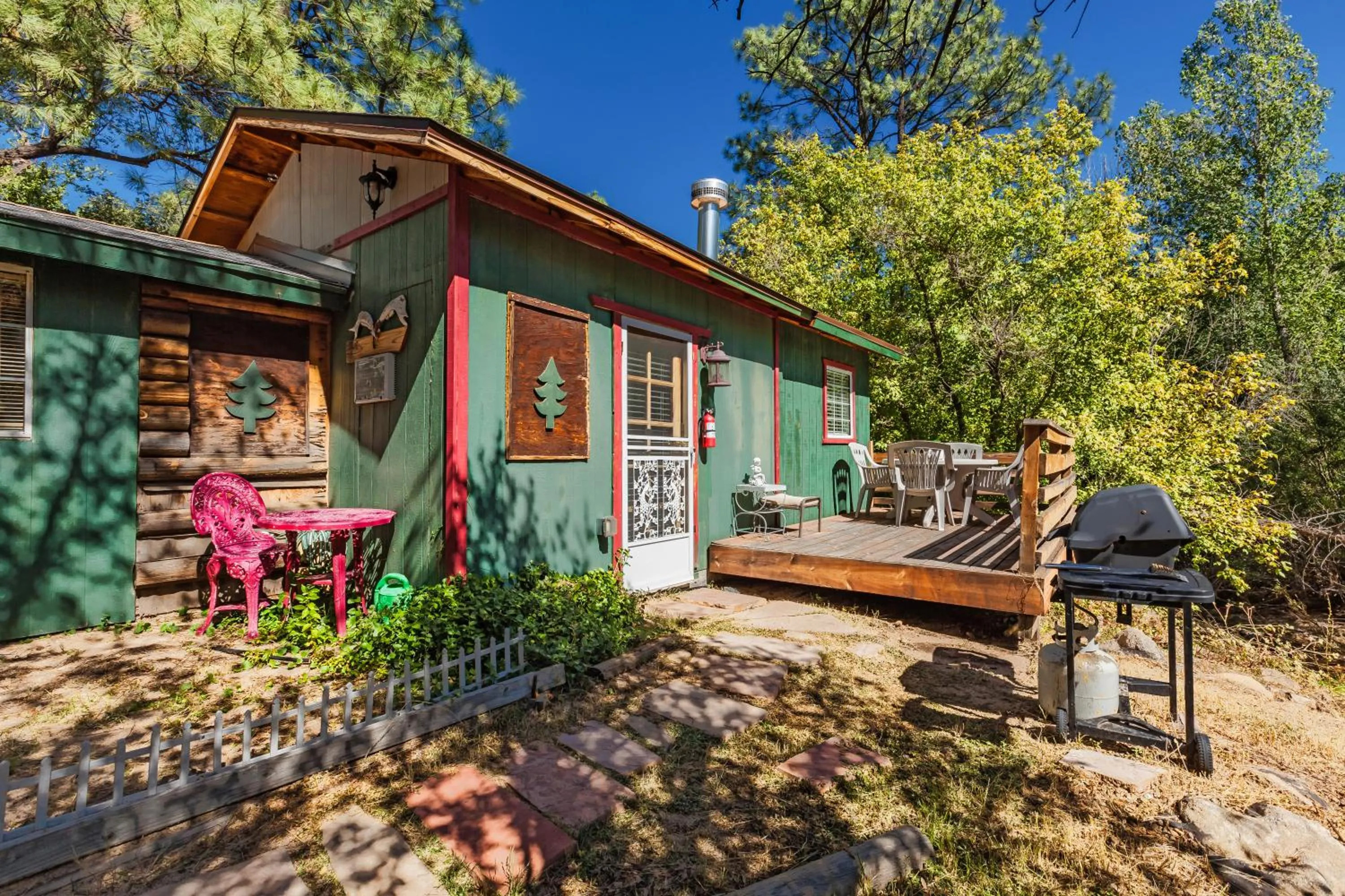 Property building in Apple Creek Cottages