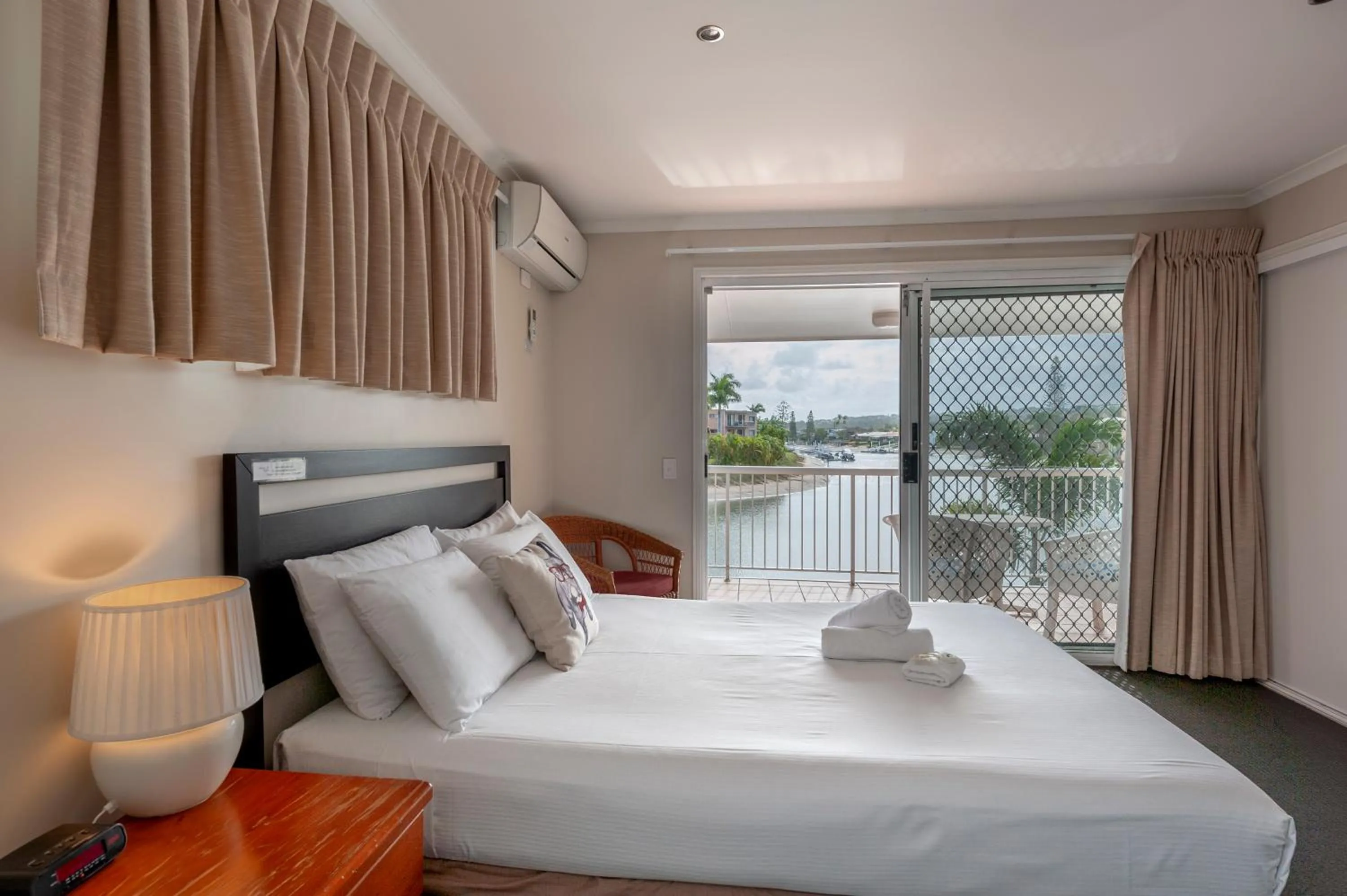 Property building, Bed in Saltwater Villas - Pet Friendly Accommodation