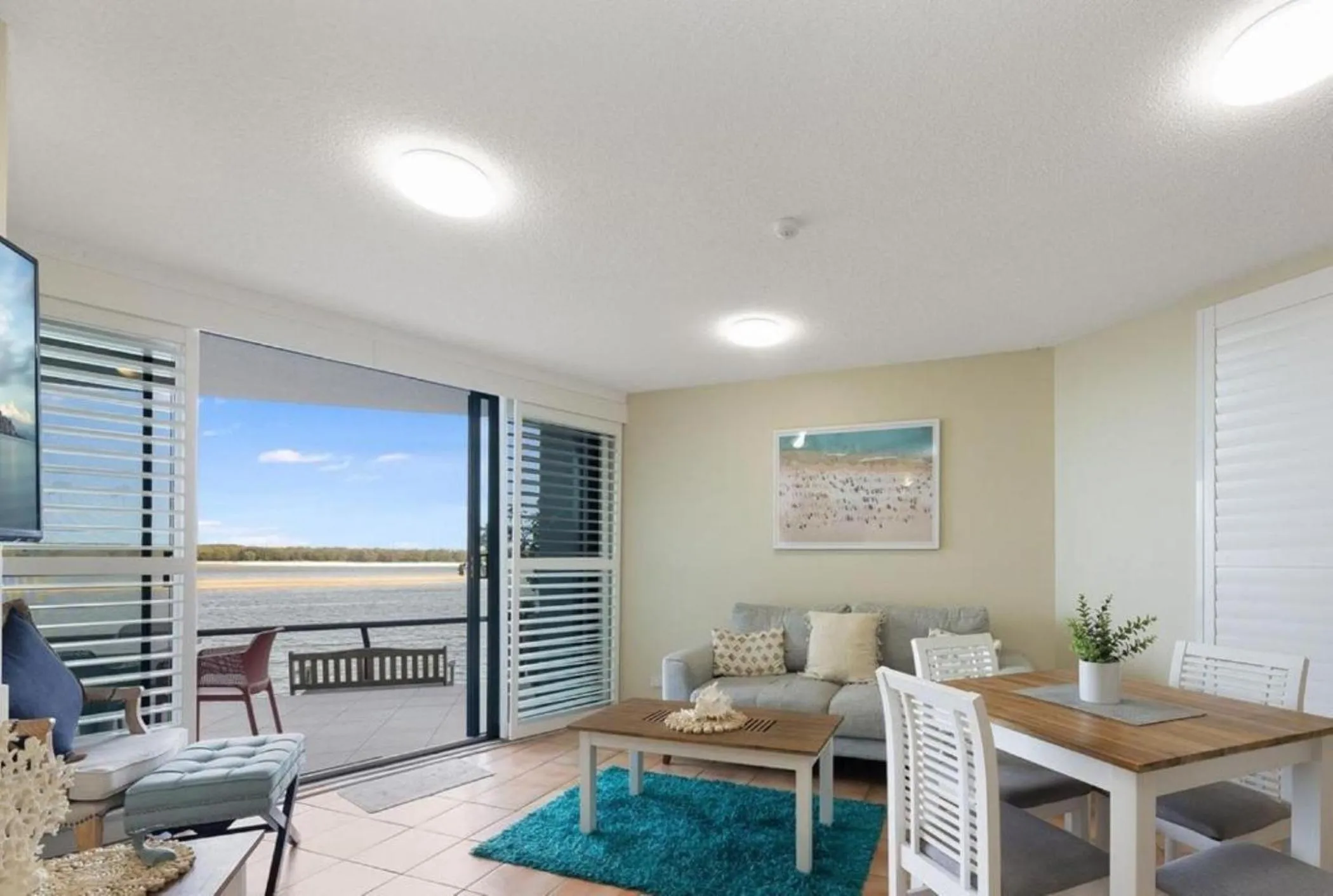 La Promenade Absolute Waterfront Apartments