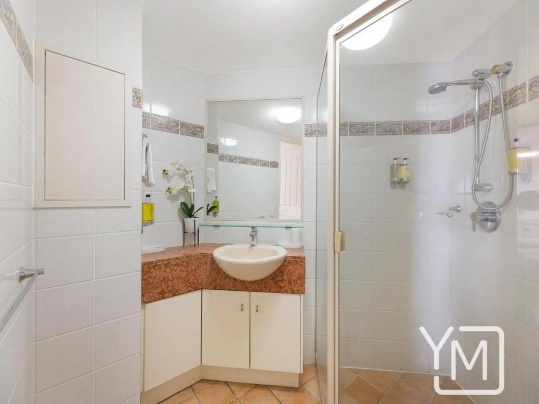 Shower in La Promenade Absolute Waterfront Apartments