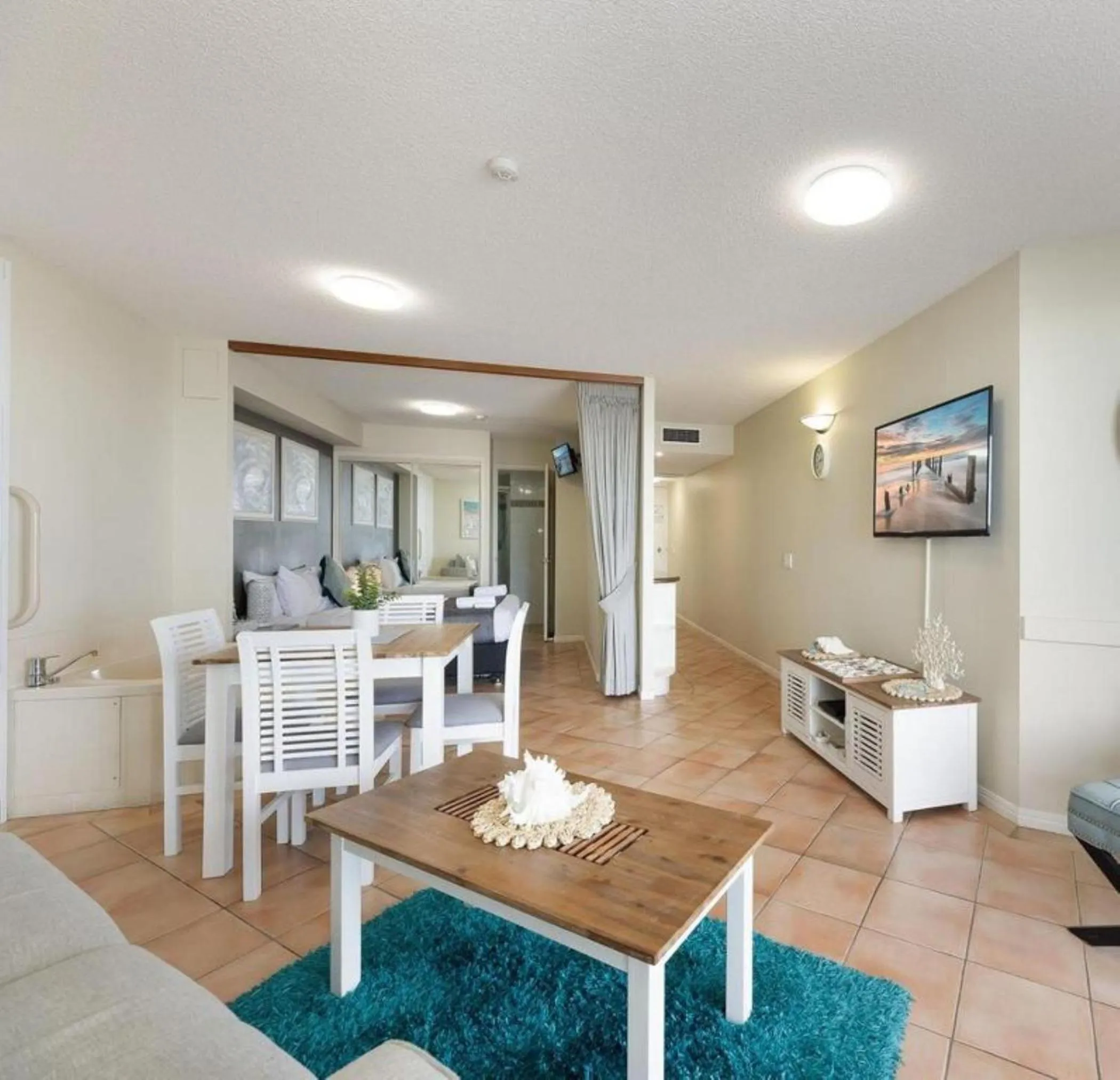 La Promenade Absolute Waterfront Apartments