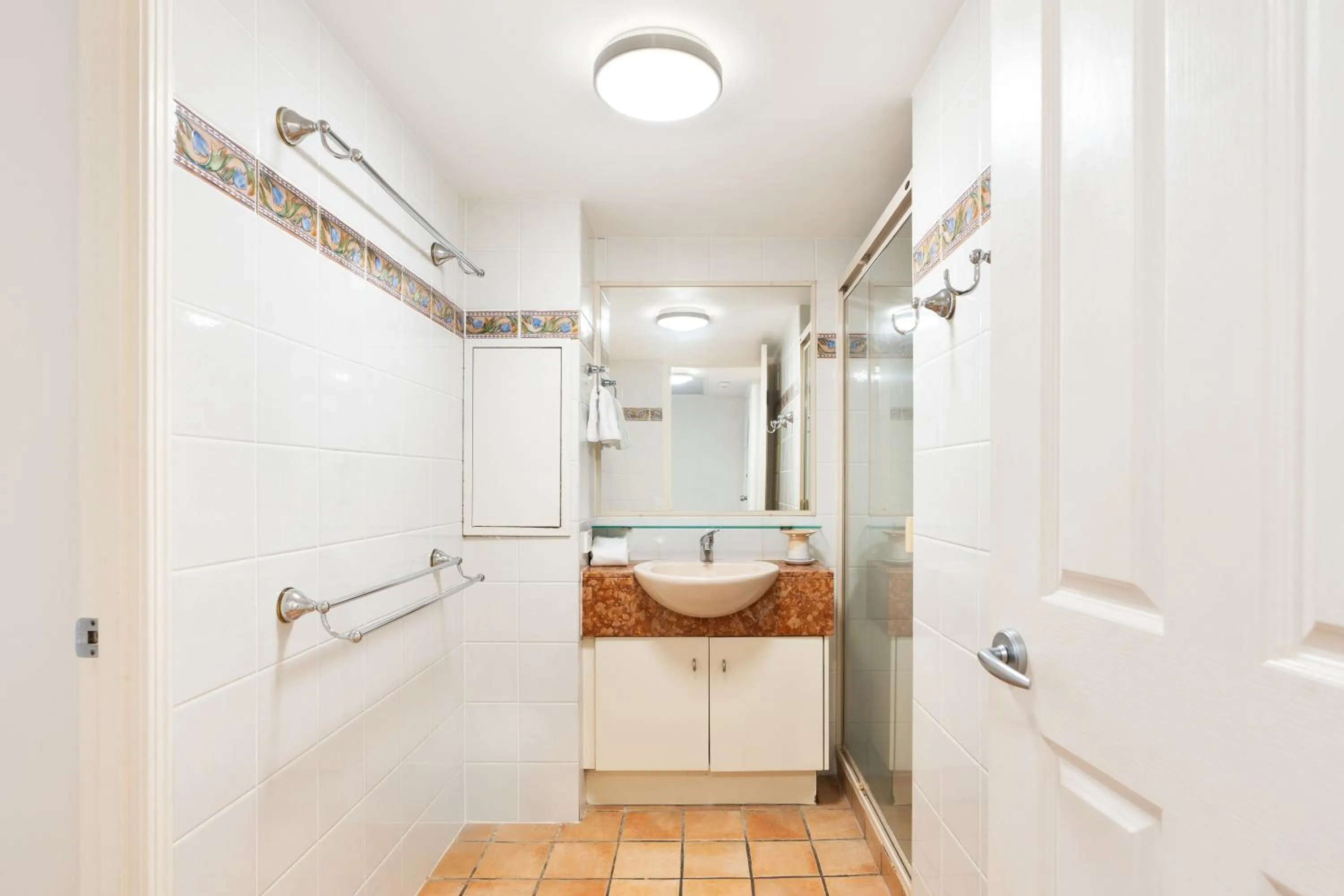 La Promenade Absolute Waterfront Apartments