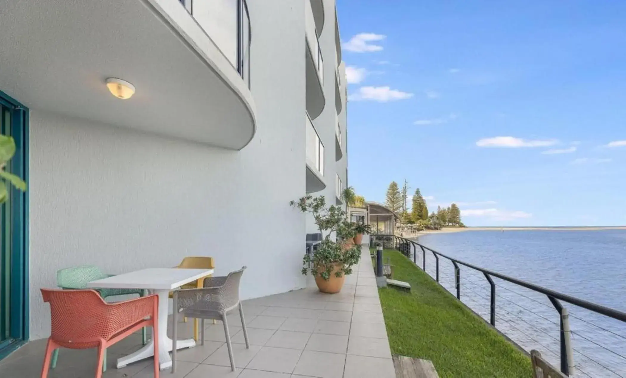 La Promenade Absolute Waterfront Apartments La Promenade Absolute Waterfront Apartments