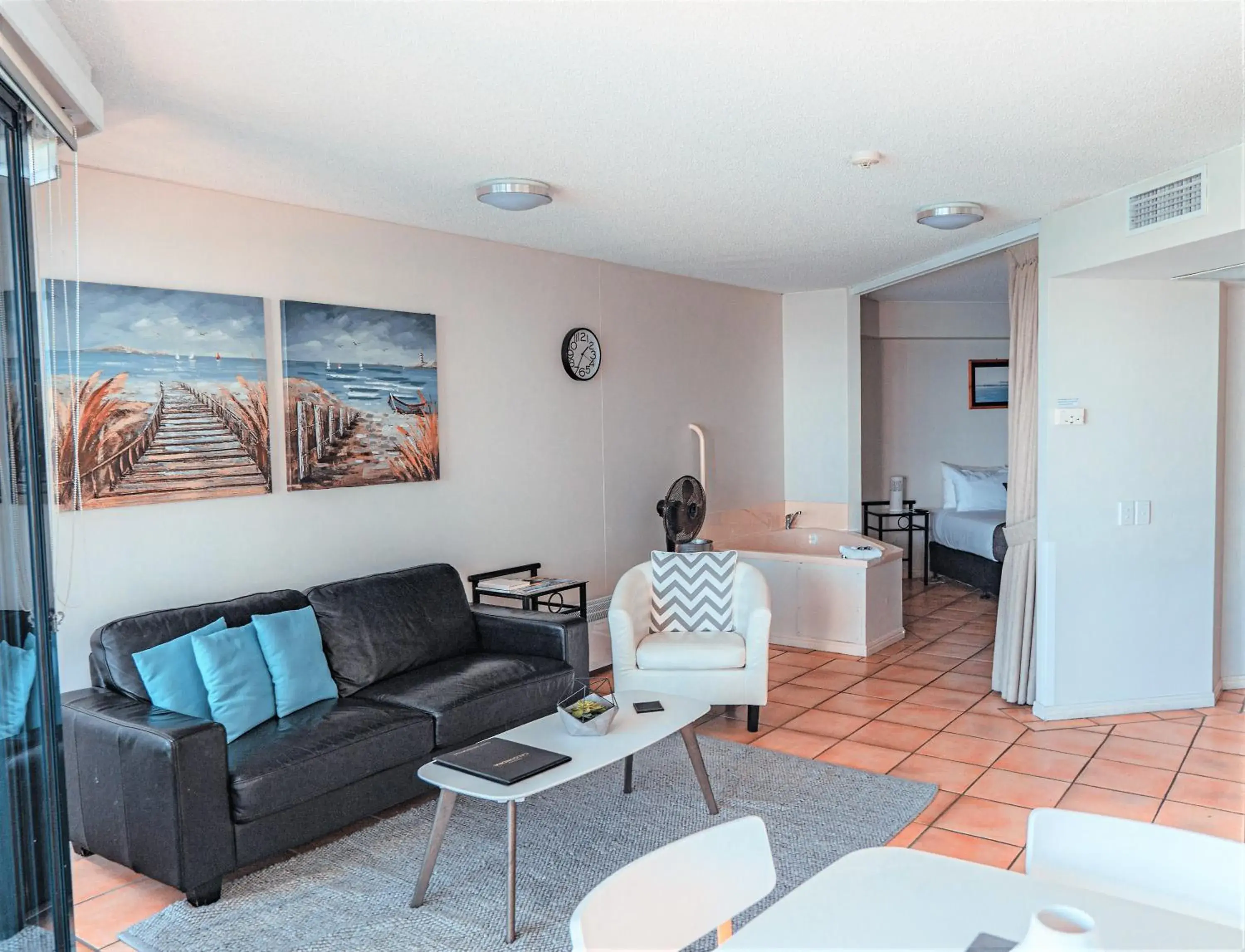 Living room in La Promenade Absolute Waterfront Apartments Living room in La Promenade Absolute Waterfront Apartments