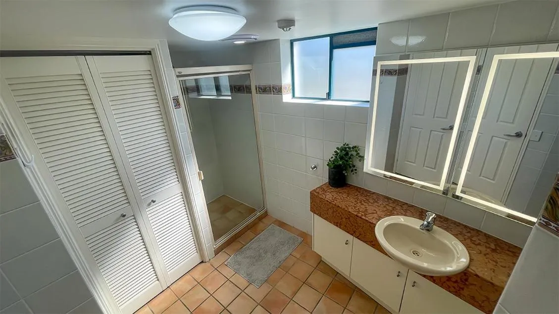 Shower in La Promenade