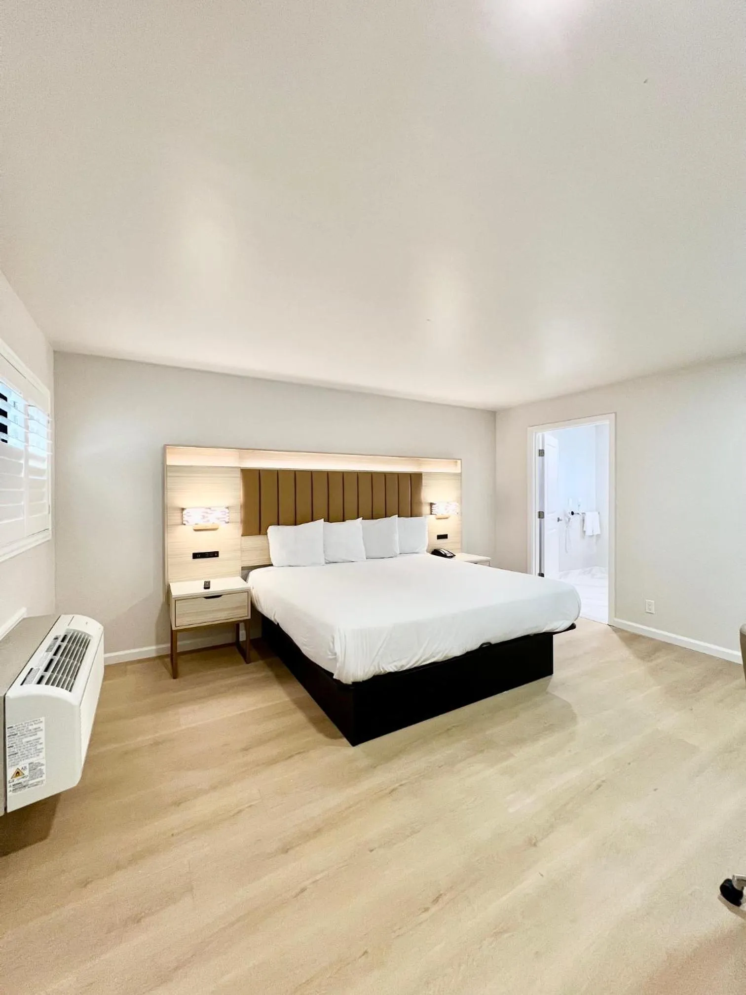 Bed in Nob Hill Motor Inn -Newly Updated Rooms!