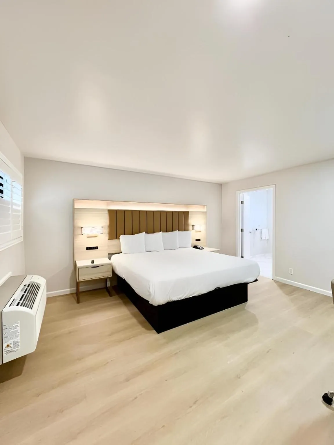 Bed in Nob Hill Motor Inn -Newly Updated Rooms!