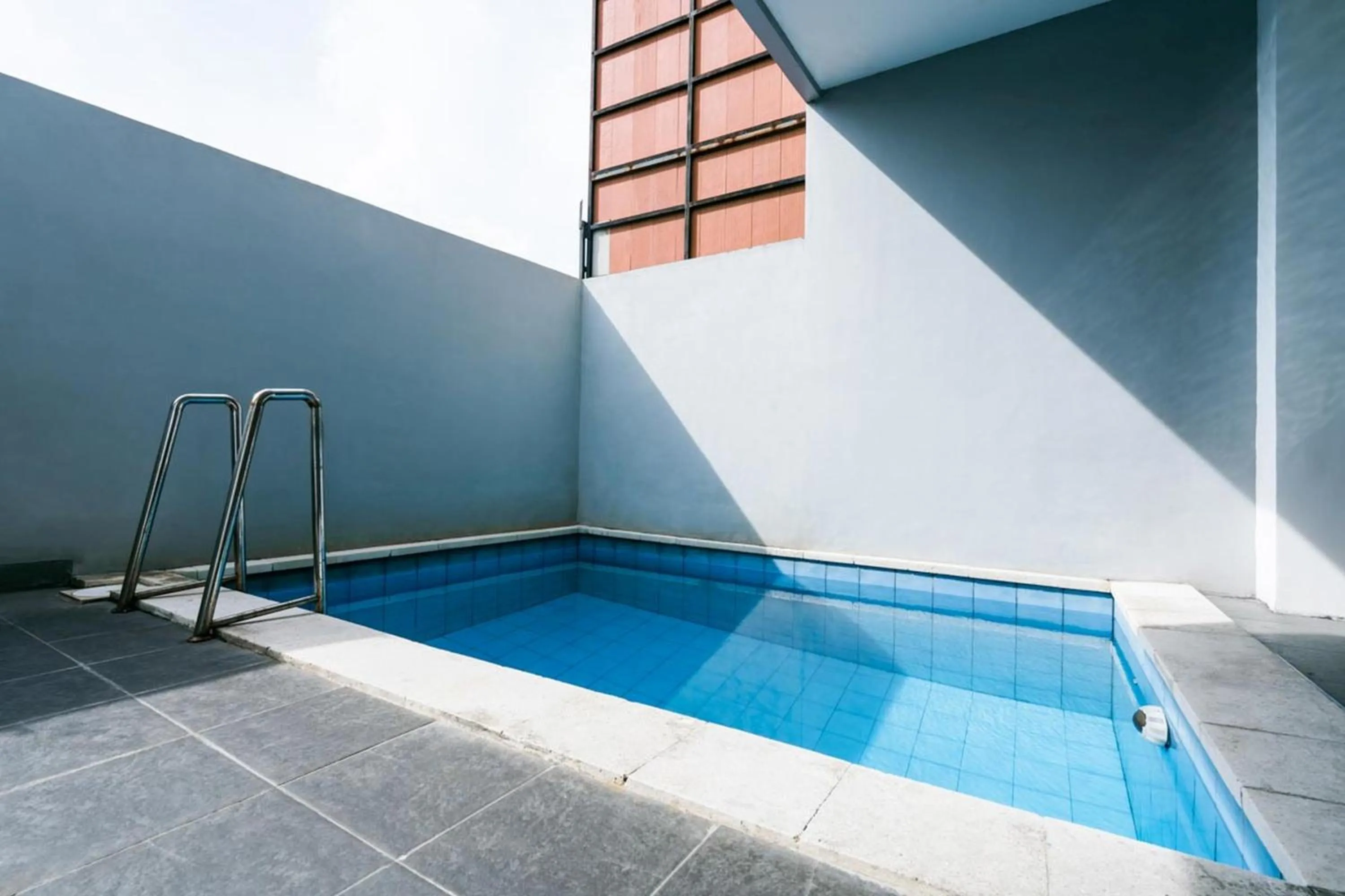 Swimming pool in Townhouse Sanur