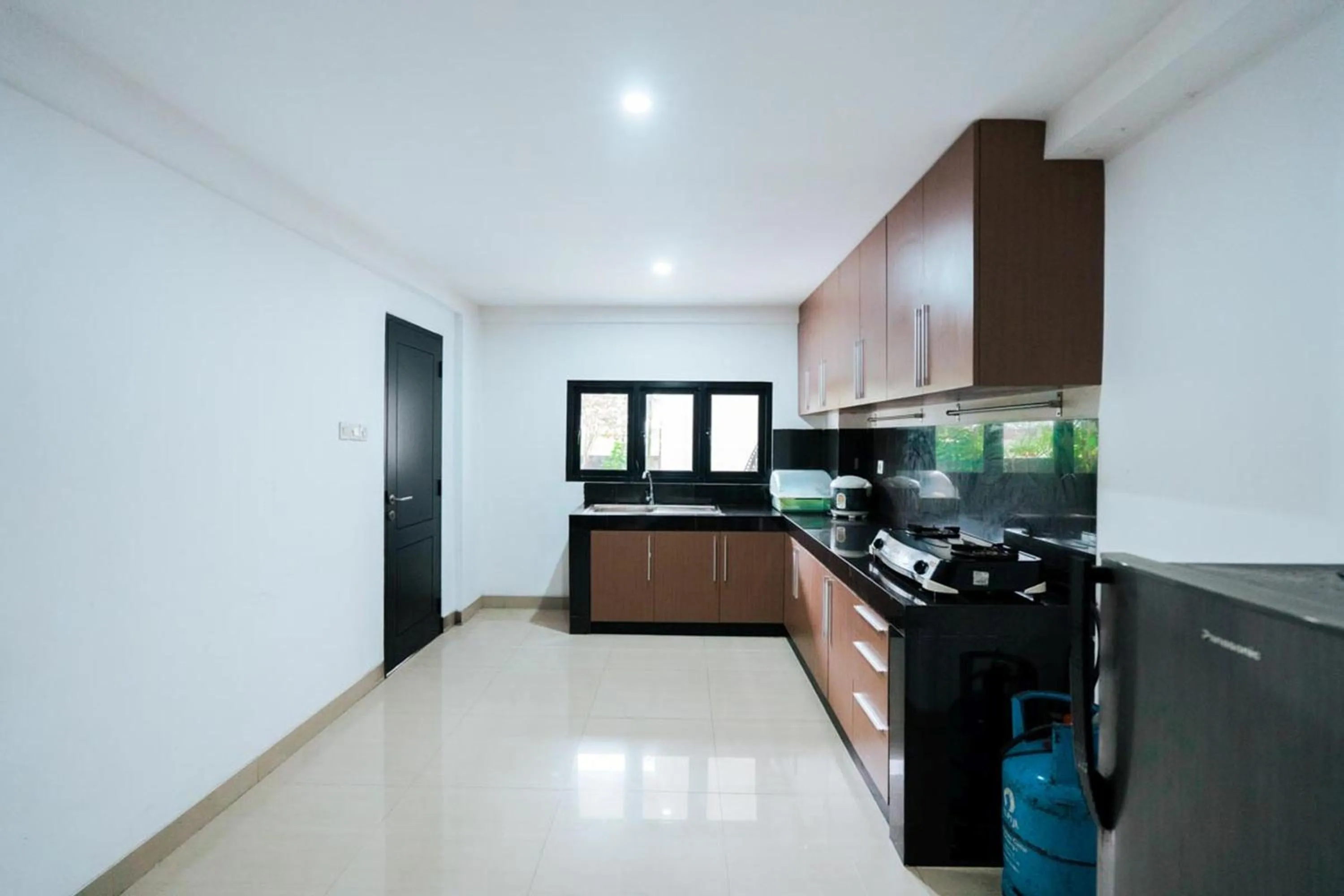 kitchen in Townhouse Sanur