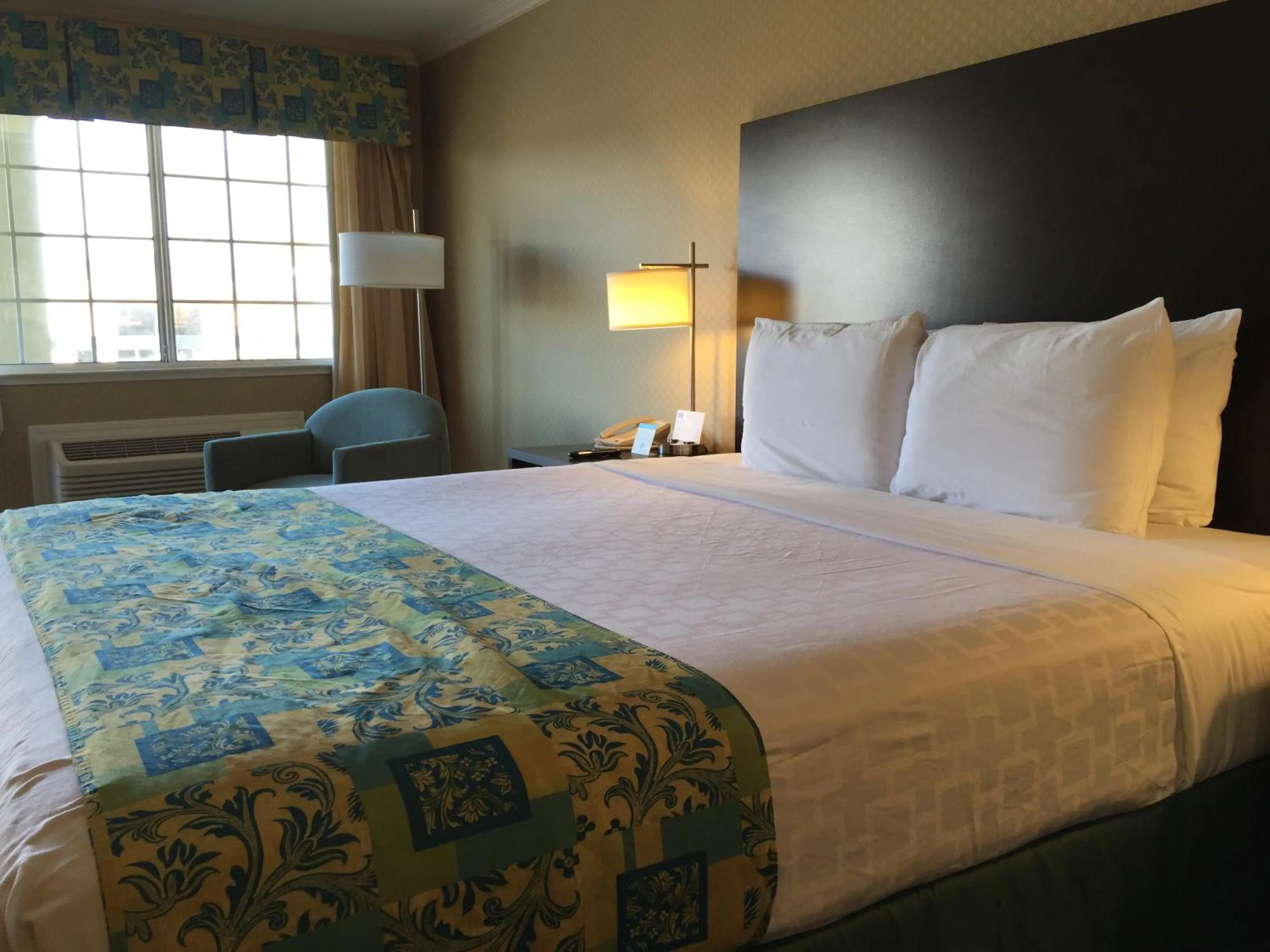 Bed in Regency Inn at San Francisco Airport