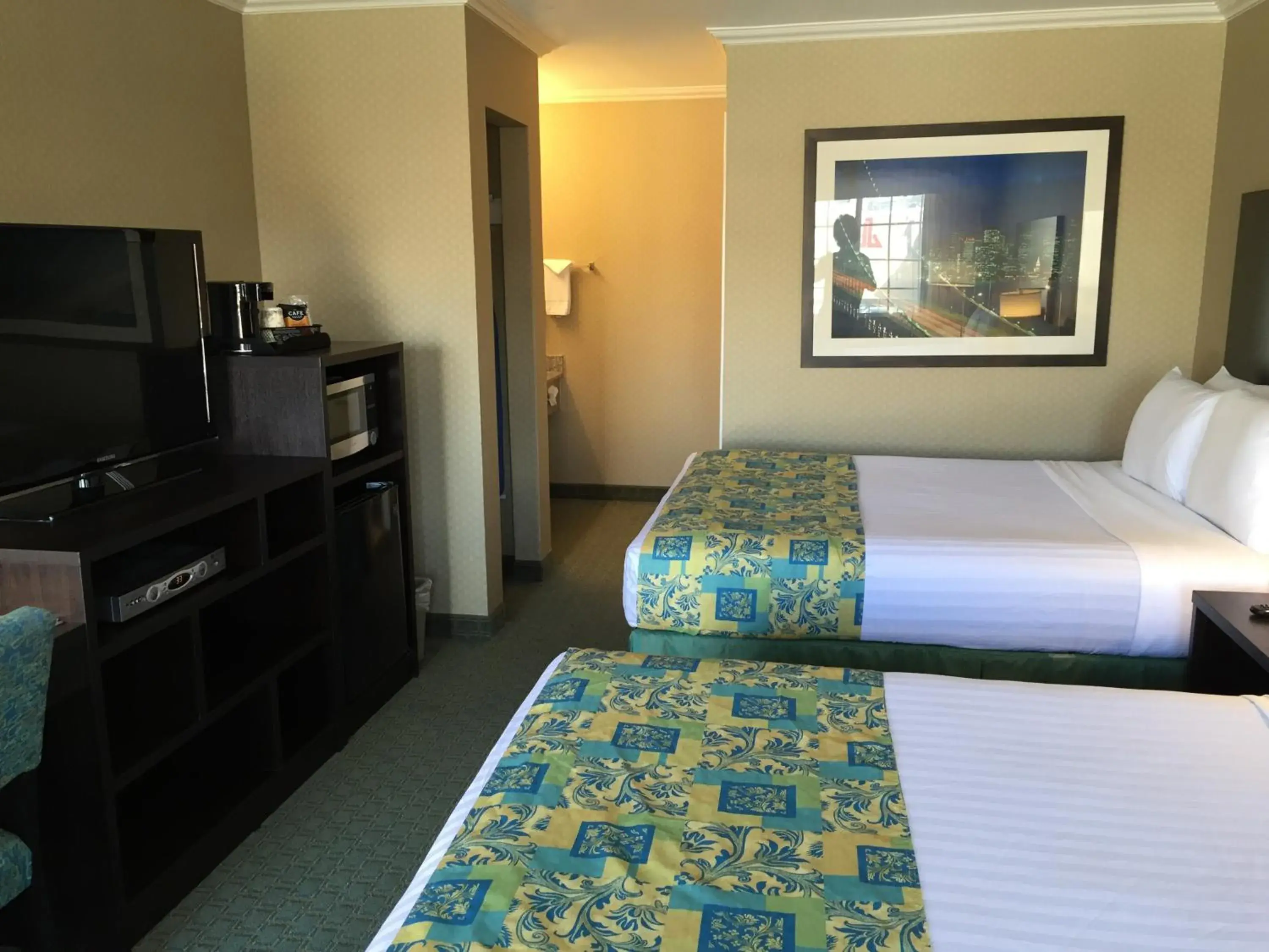 Deluxe Queen Room with Two Queen Beds - Pet Friendly in Regency Inn at San Francisco Airport Deluxe Queen Room with Two Queen Beds - Pet Friendly in Regency Inn at San Francisco Airport