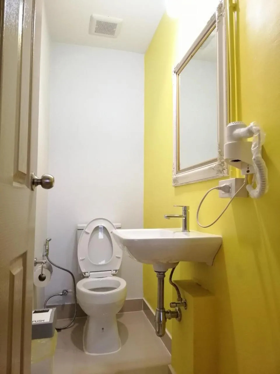 Toilet in The Marble Hostel