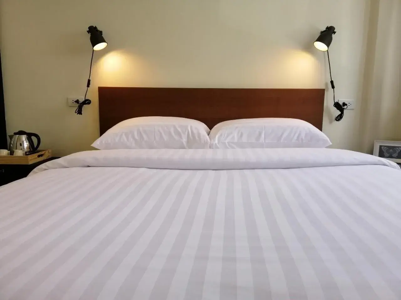 Standard Queen Room with Window in The Marble Hostel Standard Queen Room with Window in The Marble Hostel