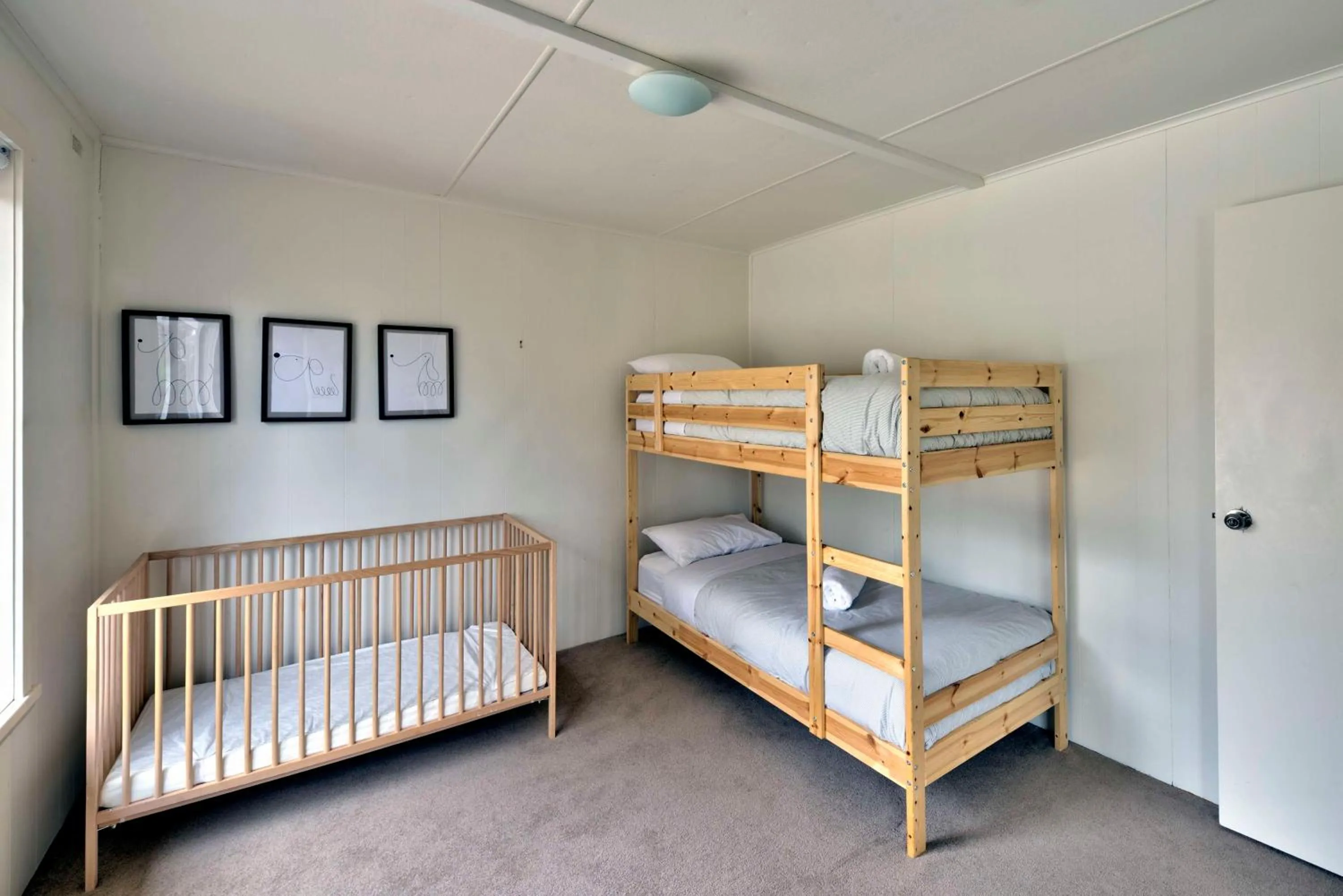 Bedroom, Bed in Waders