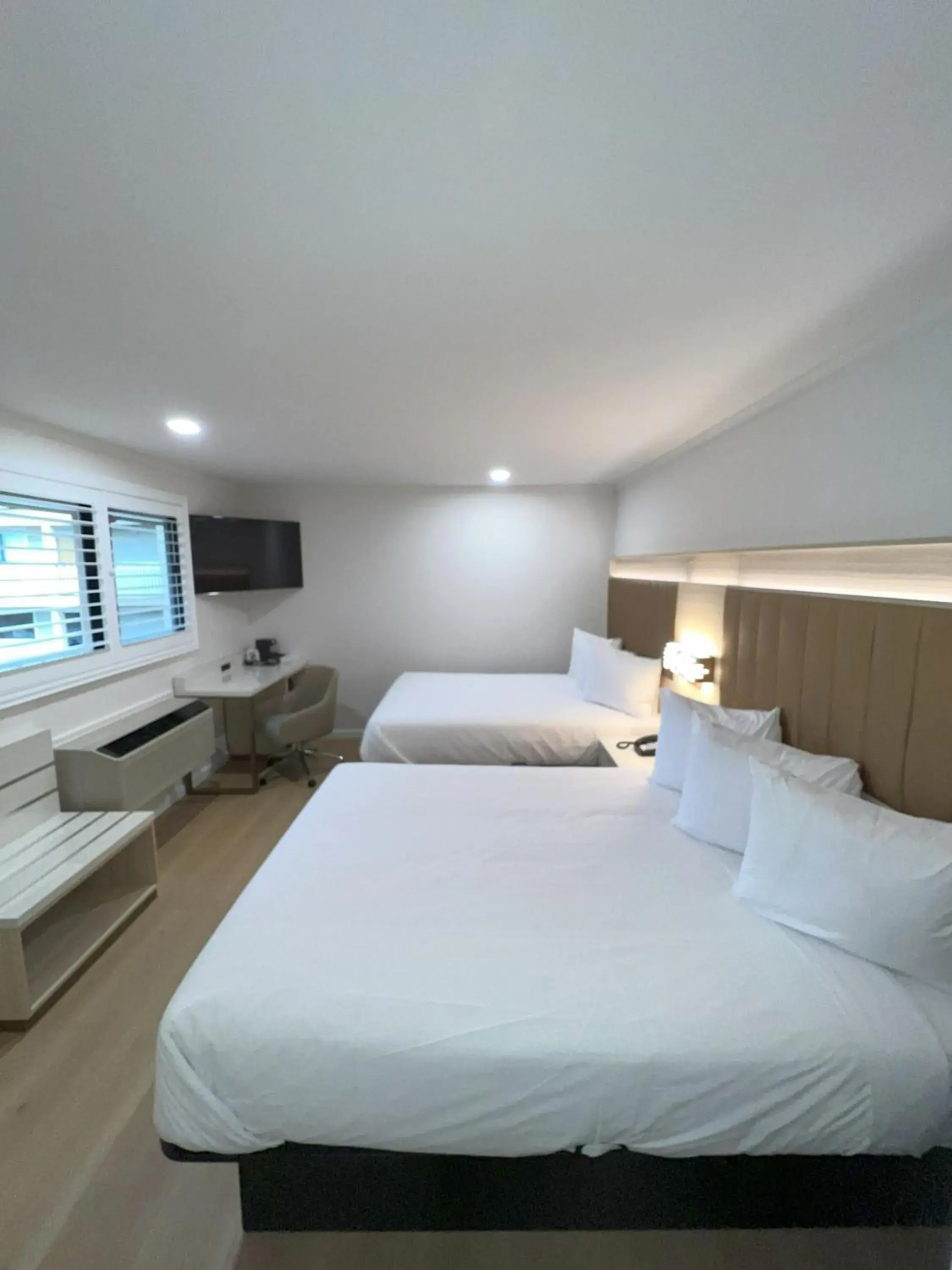 Bed in Francisco Bay Inn Bed in Francisco Bay Inn