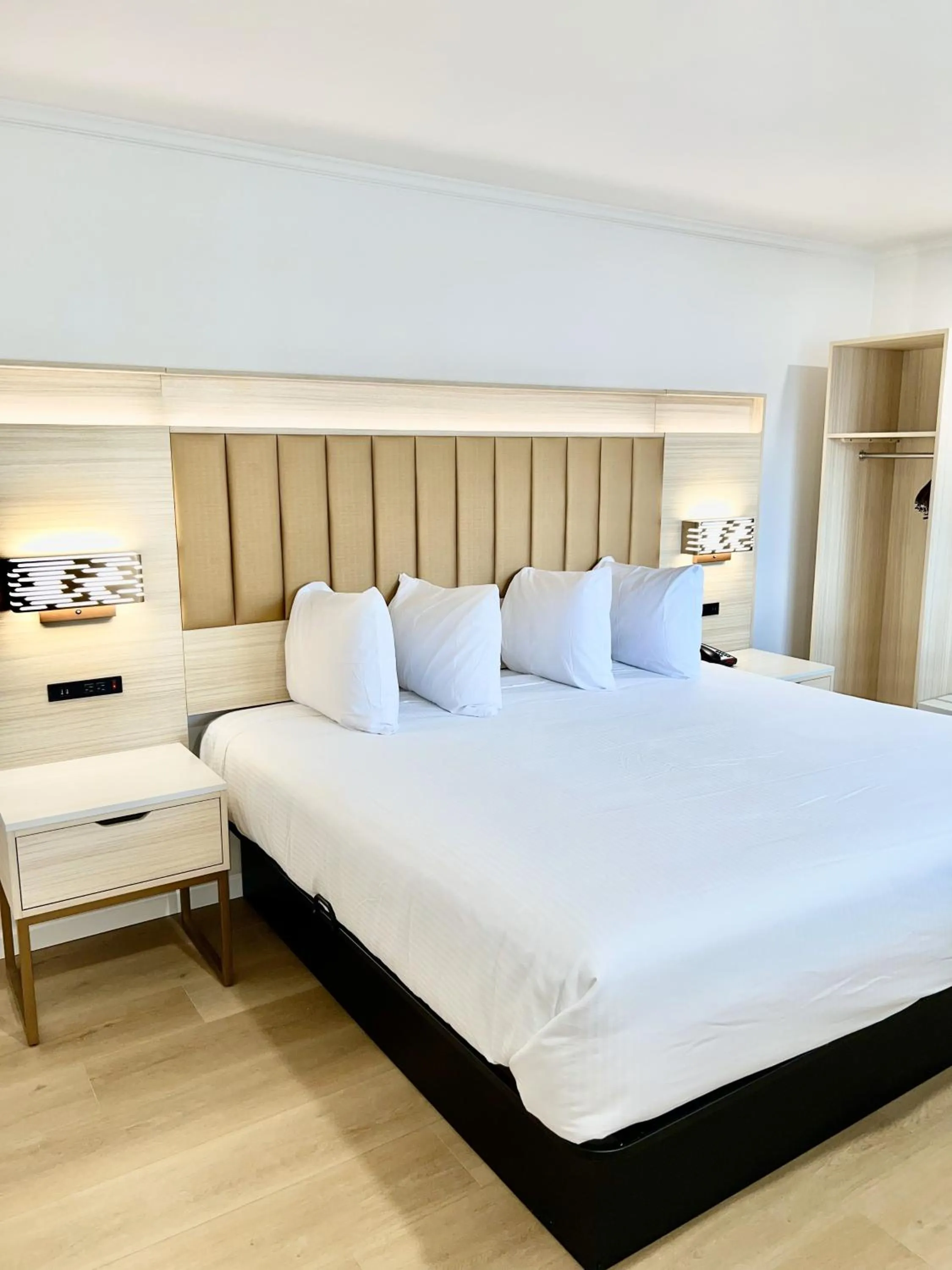 Bed in Francisco Bay Inn