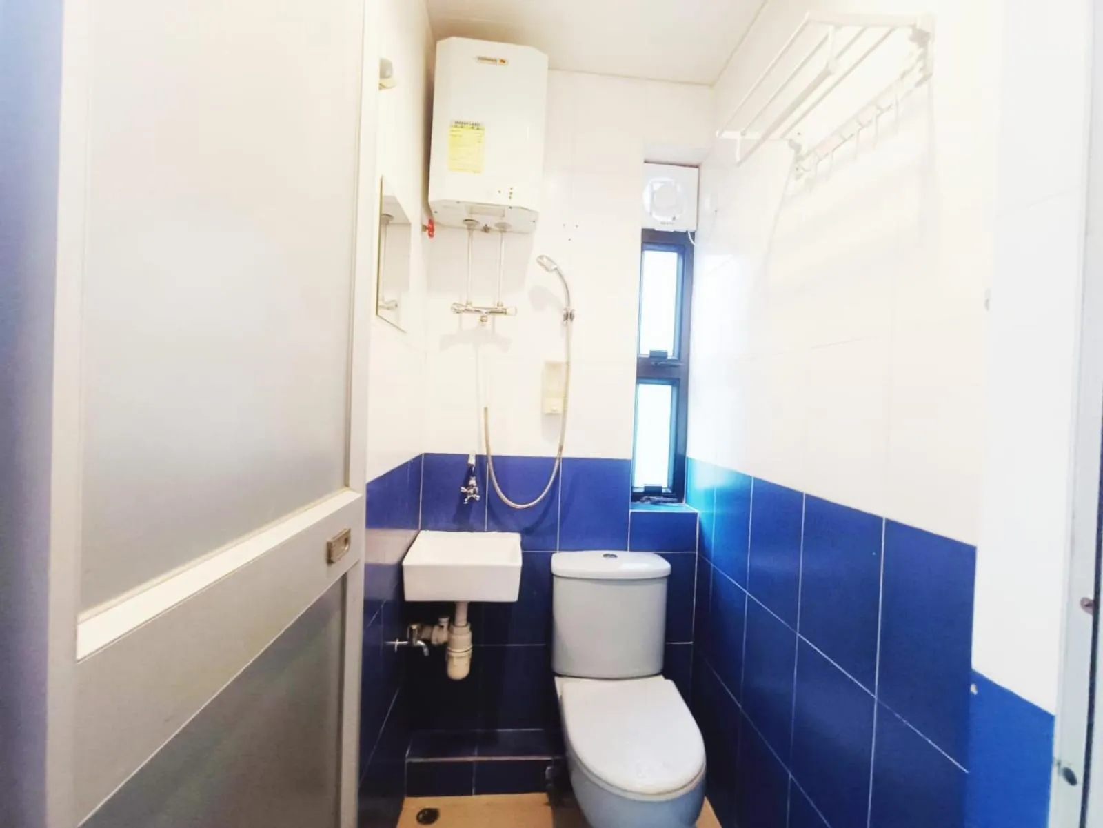 Toilet in Apple Hostel 蘋果賓館