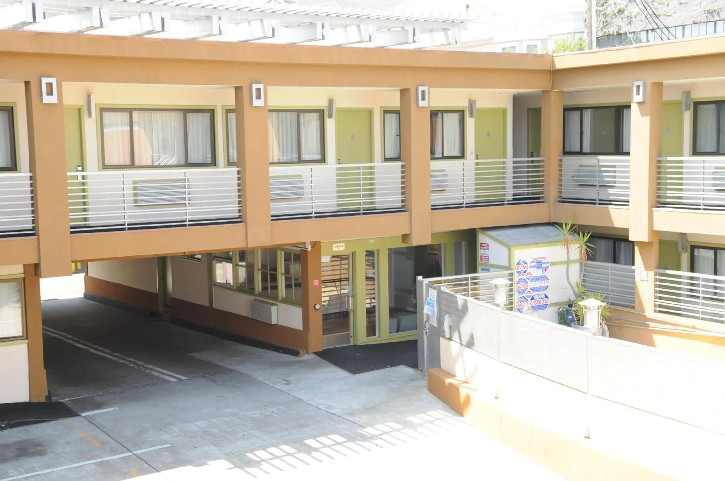 Facade/entrance in Civic Center Motor Inn Facade/entrance in Civic Center Motor Inn