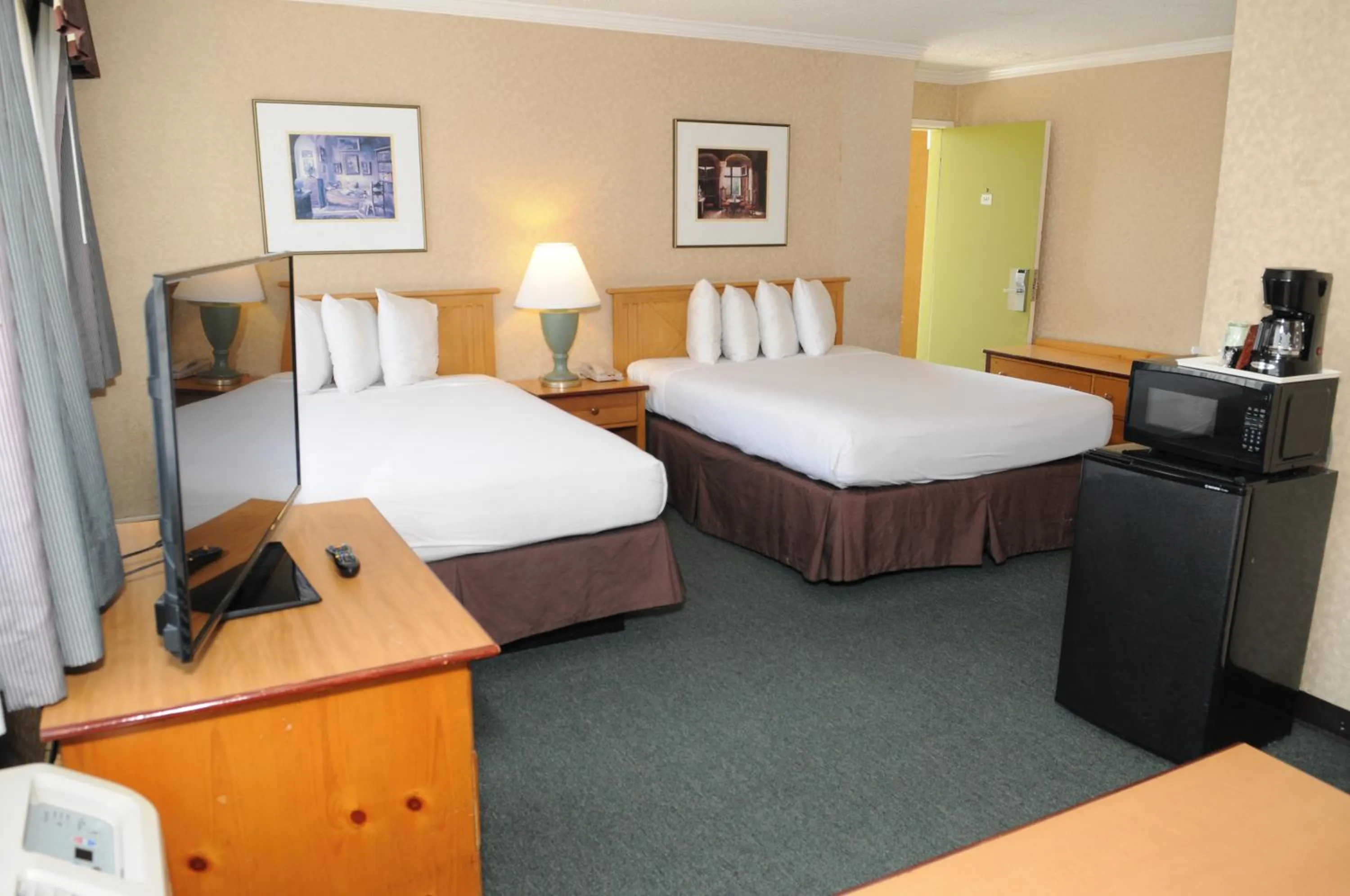 Bedroom in Civic Center Motor Inn