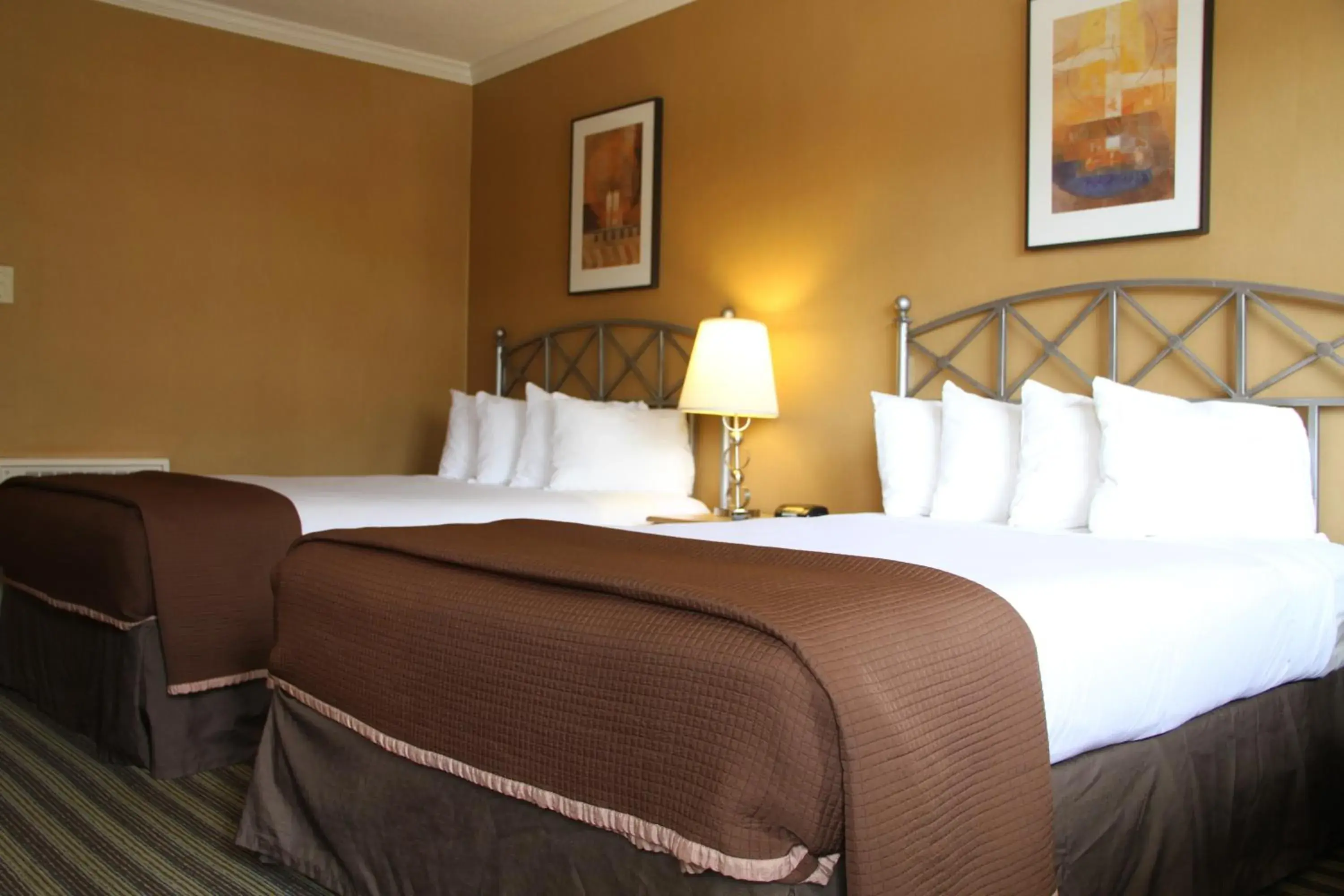 Bed in Civic Center Motor Inn Bed in Civic Center Motor Inn