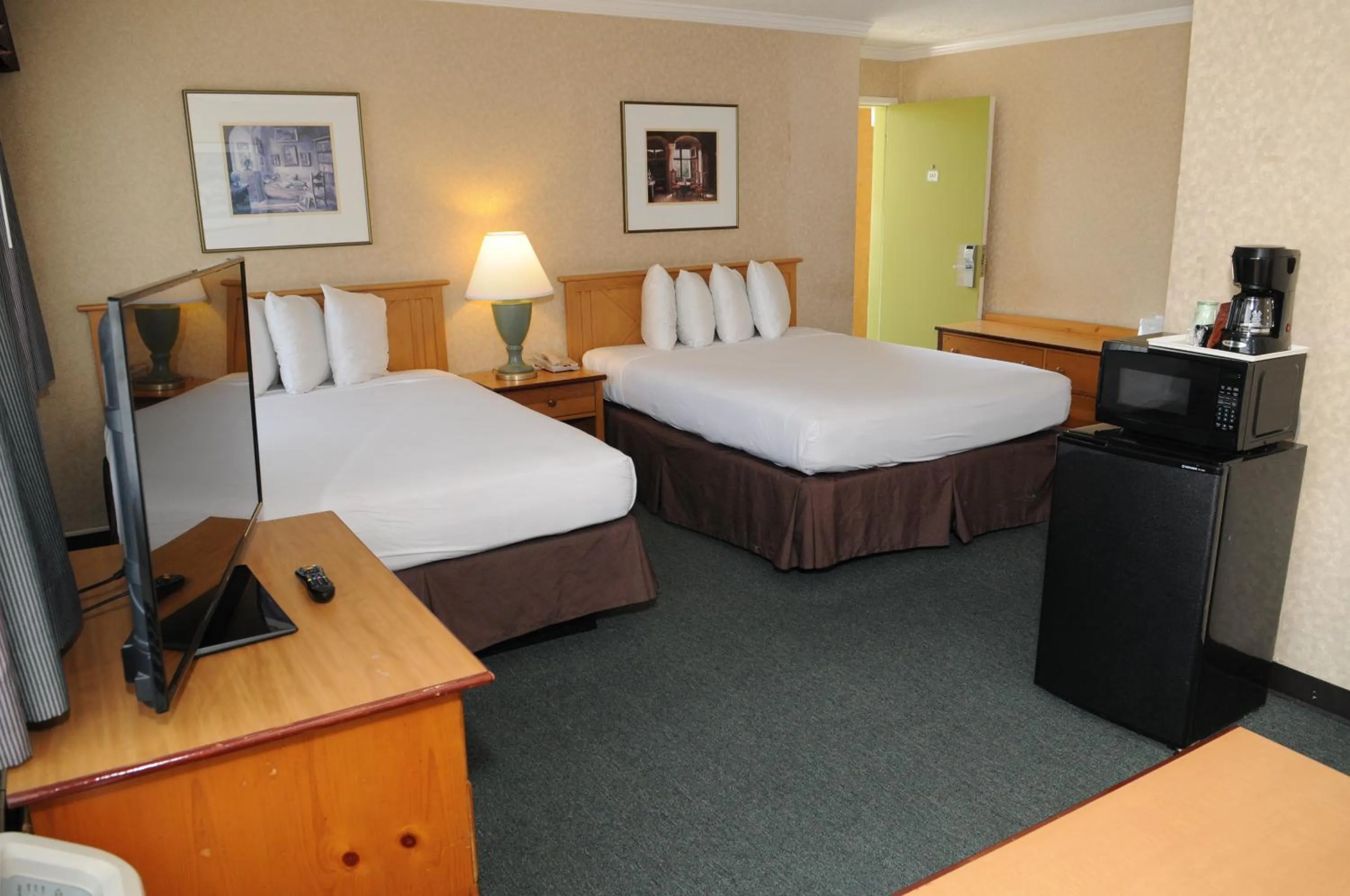 Bedroom in Civic Center Motor Inn