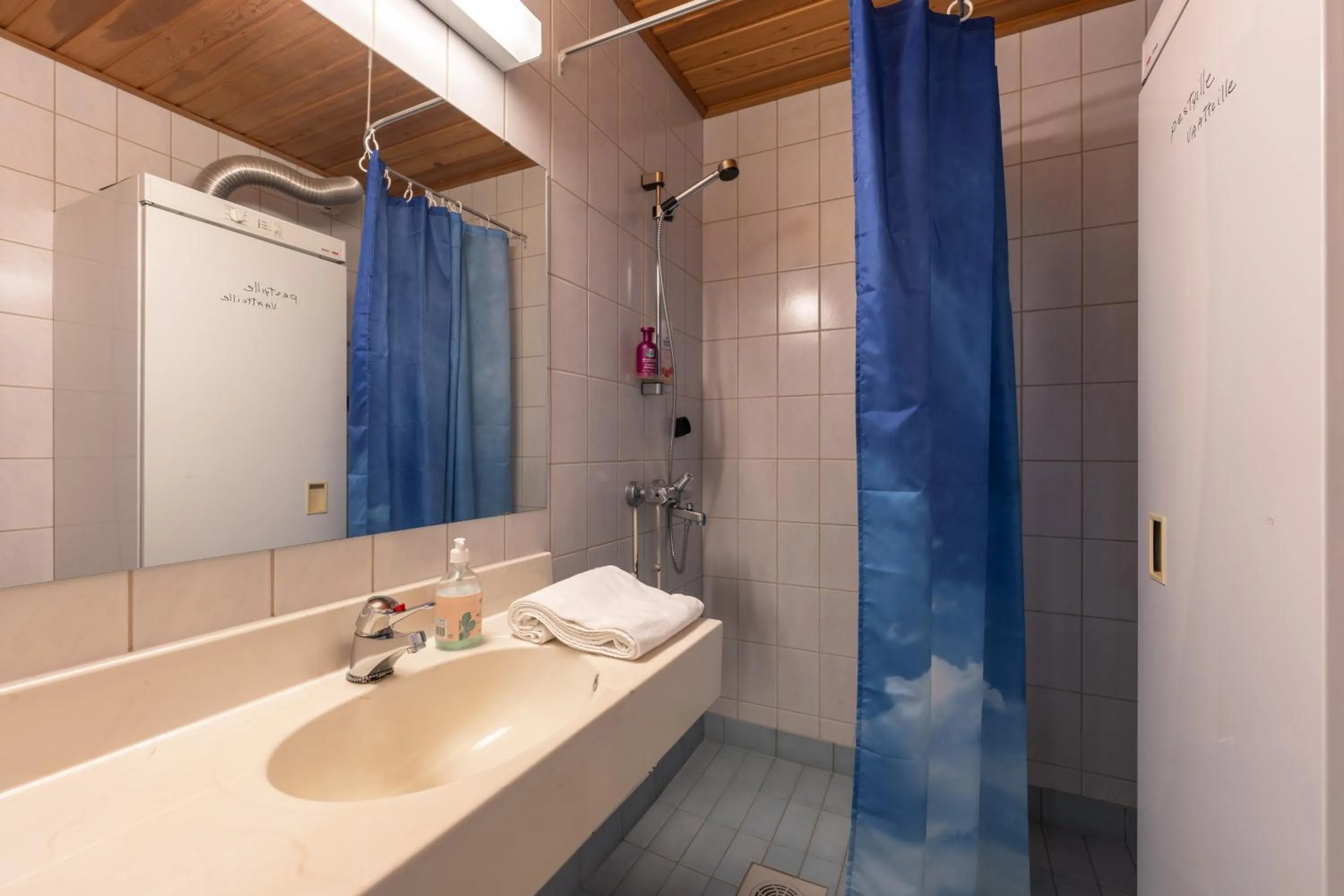 Shower in Kuukkeli Apartments