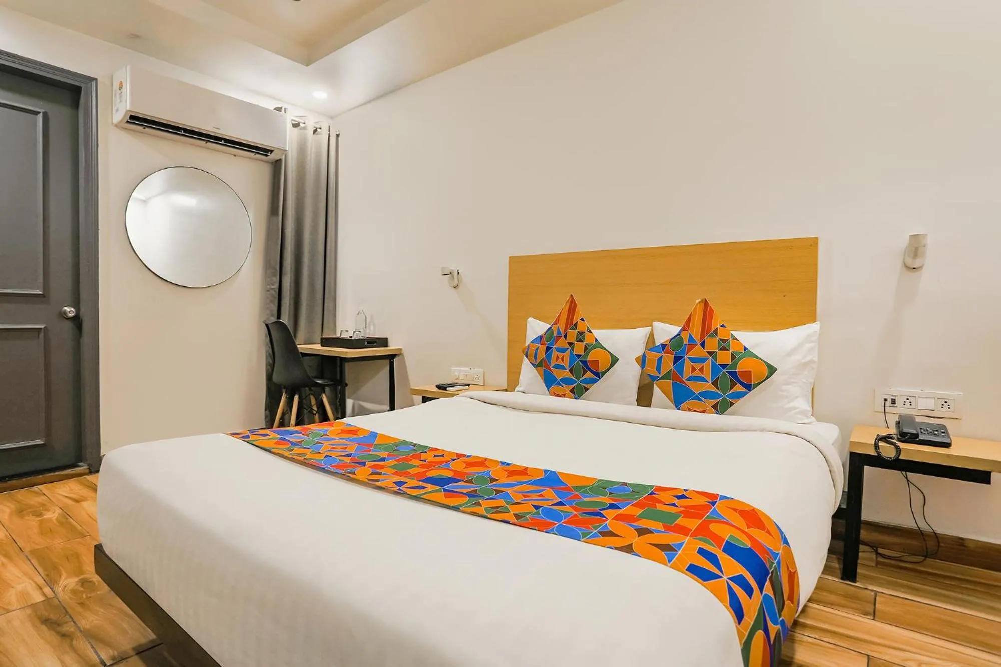 Photo of the whole room, Bed in FabExpress PP Residency