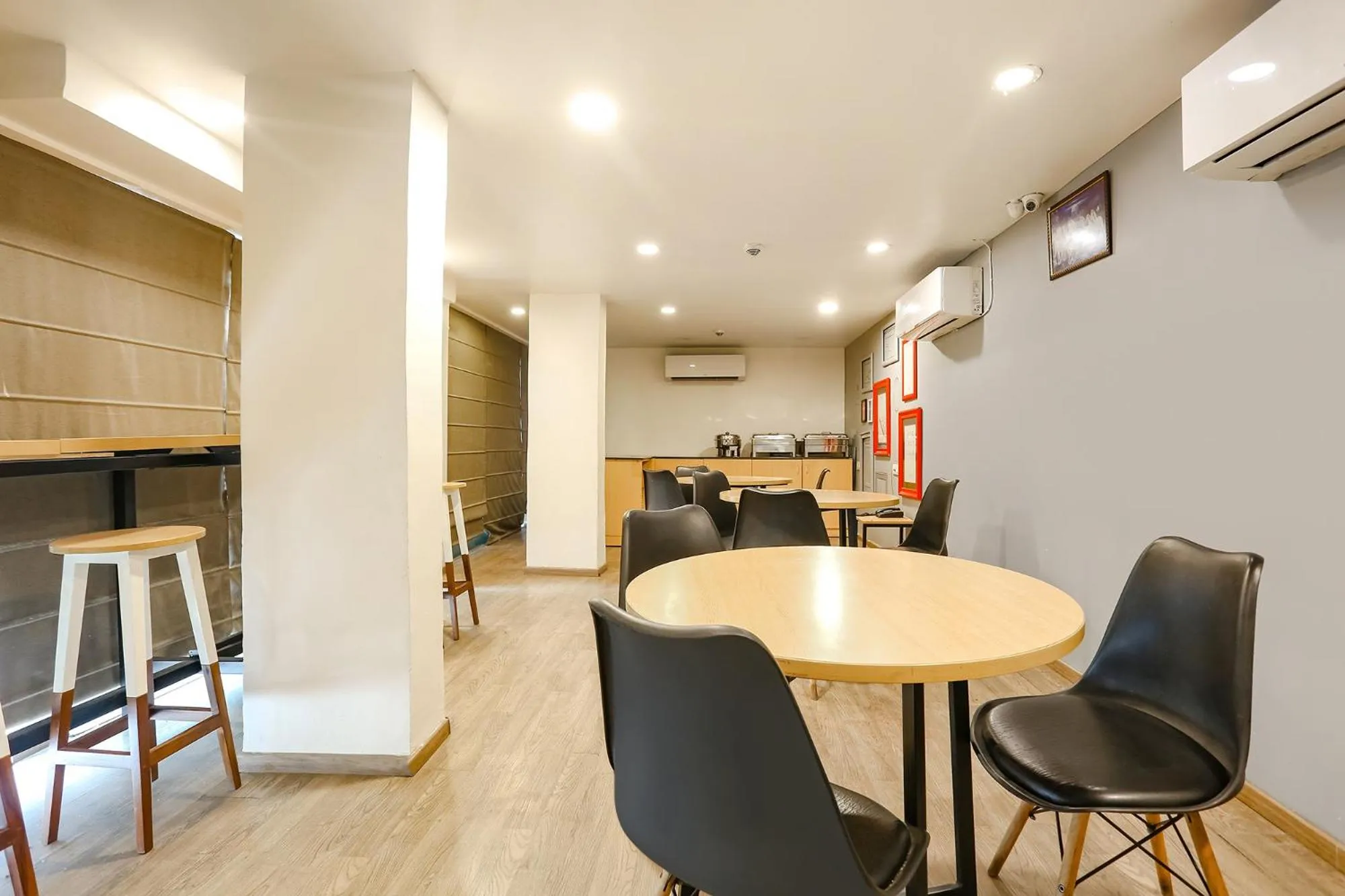 Restaurant/places to eat in FabExpress PP Residency