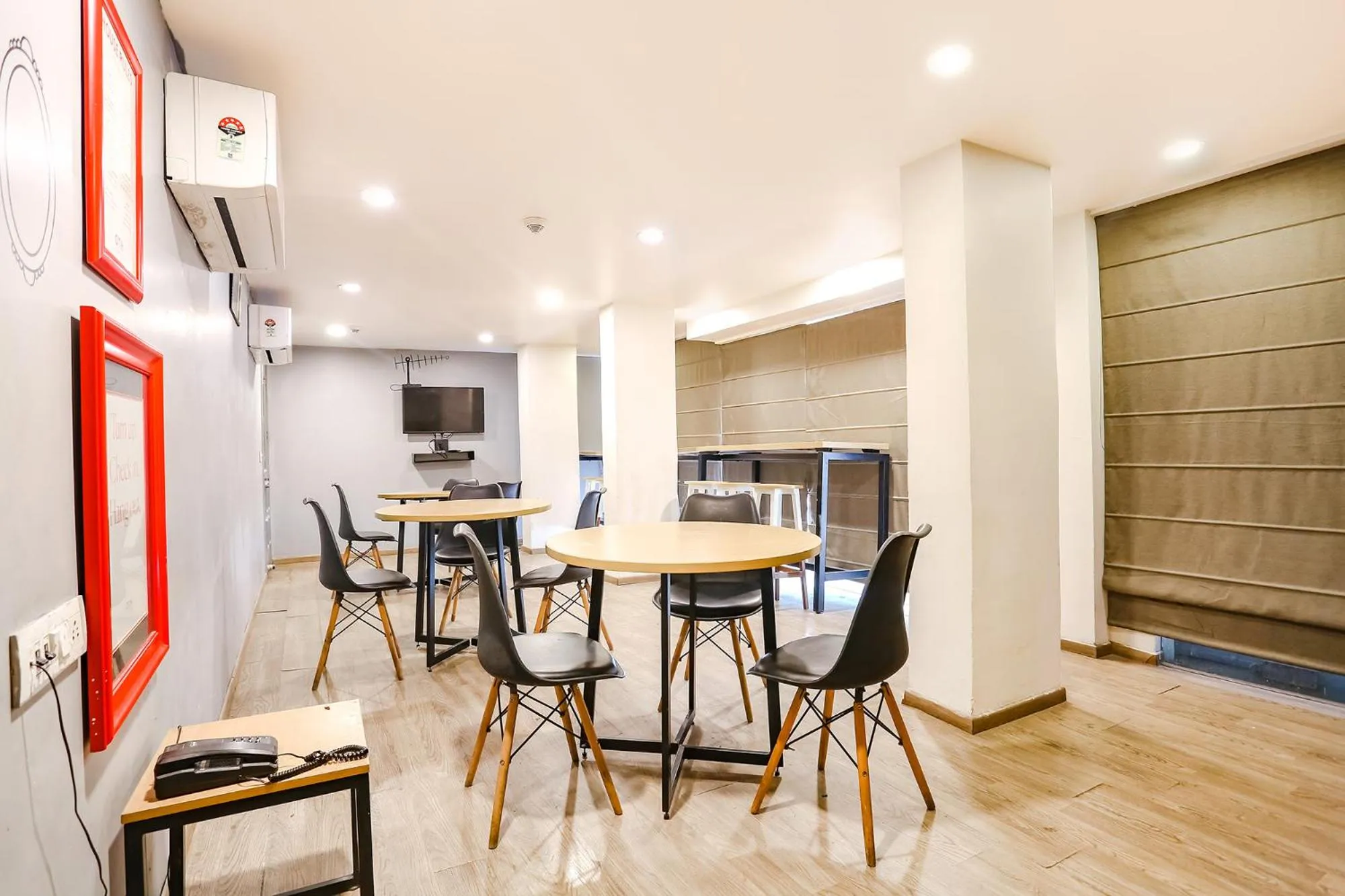 Restaurant/places to eat in FabExpress PP Residency