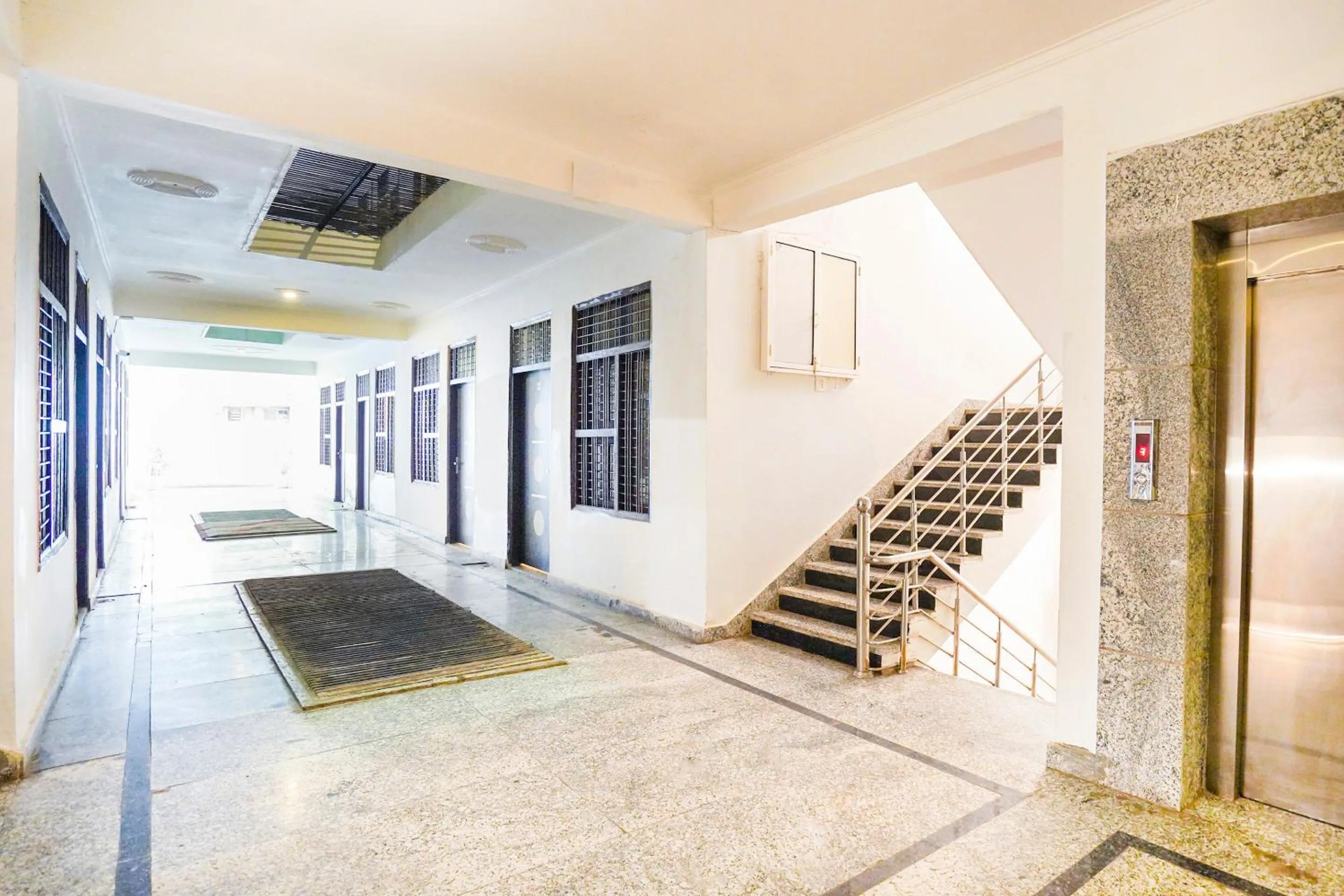 Lobby or reception in Hotel O Ratiram Palace BY Wamson