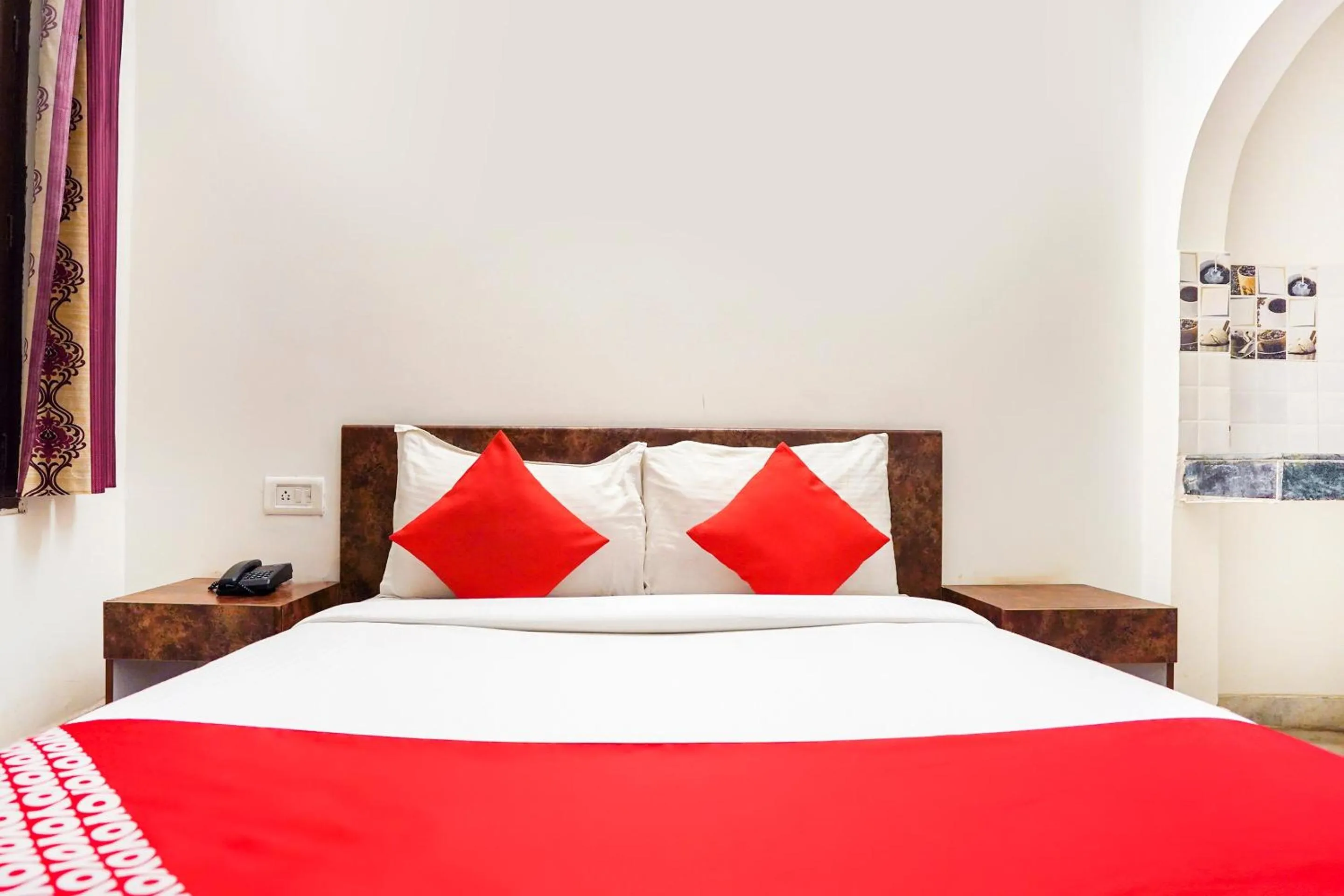 Bedroom, Bed in Hotel O Ratiram Palace BY Wamson