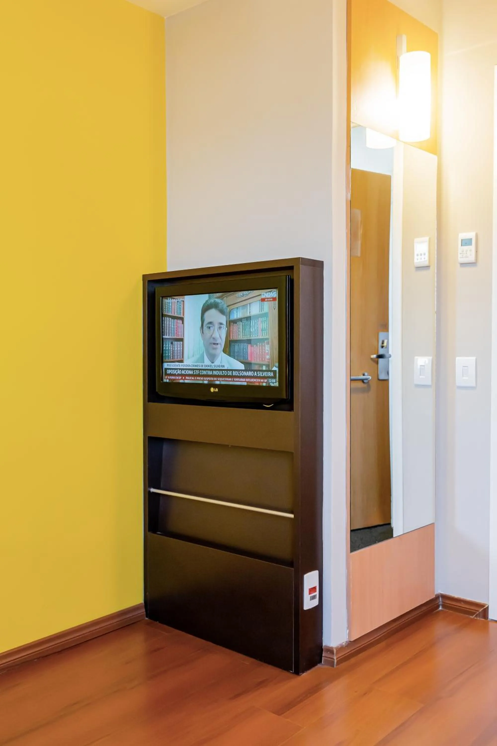 Communal lounge/ TV room in HUS HOTEL Dourados