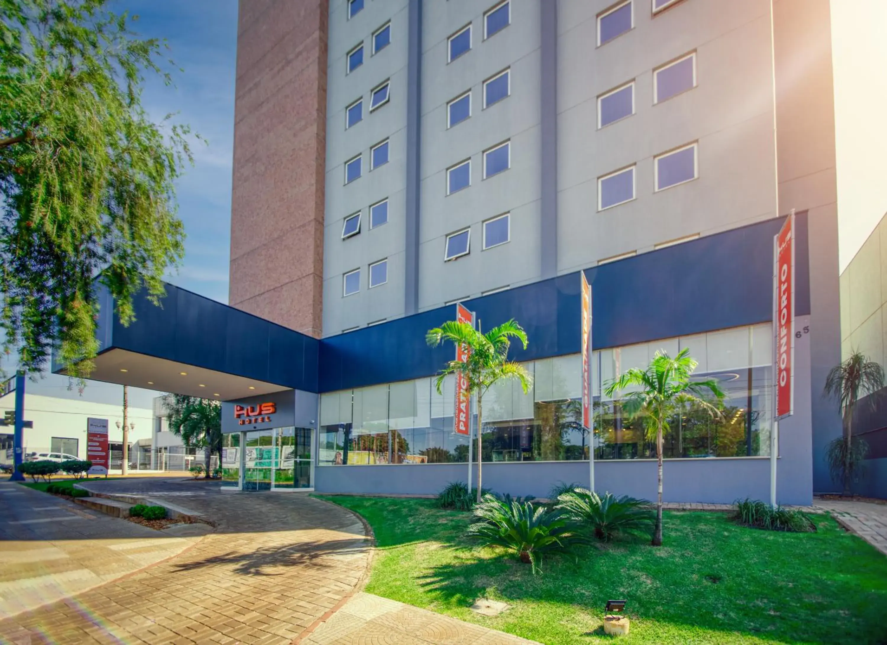 Property building in HUS HOTEL Dourados Property building in HUS HOTEL Dourados