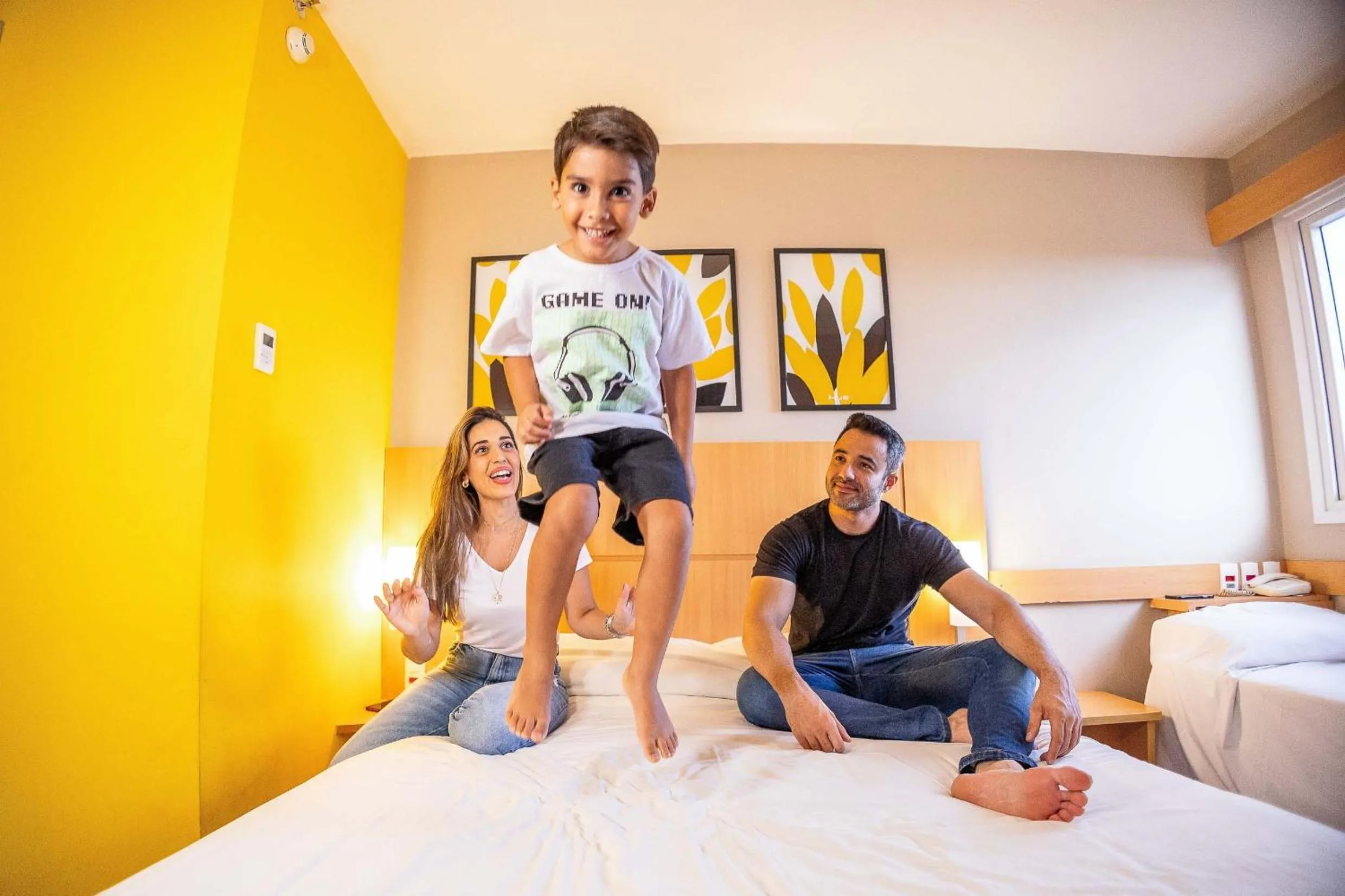 Family, Bed in HUS HOTEL Dourados