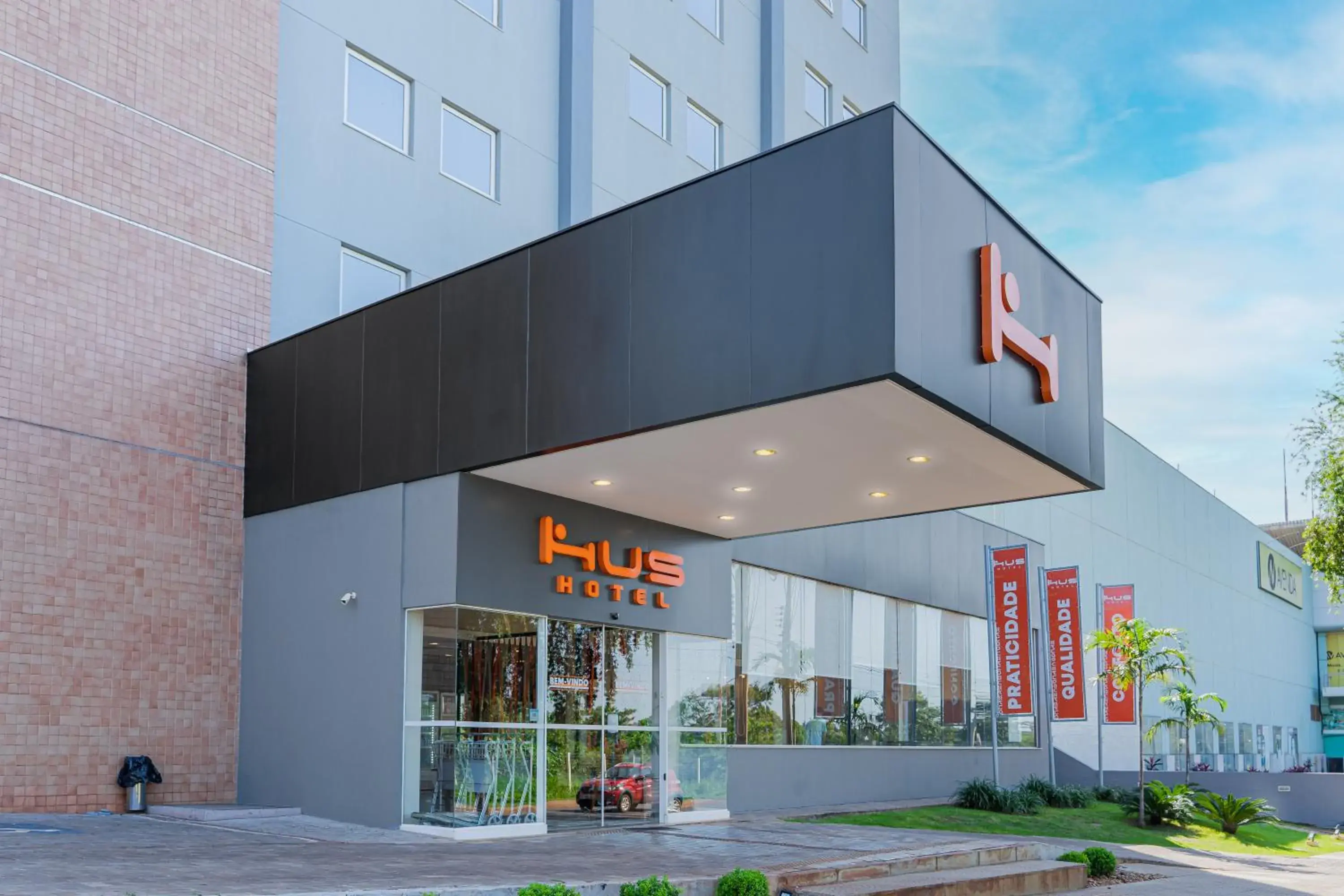 Facade/entrance in HUS HOTEL Dourados Facade/entrance in HUS HOTEL Dourados