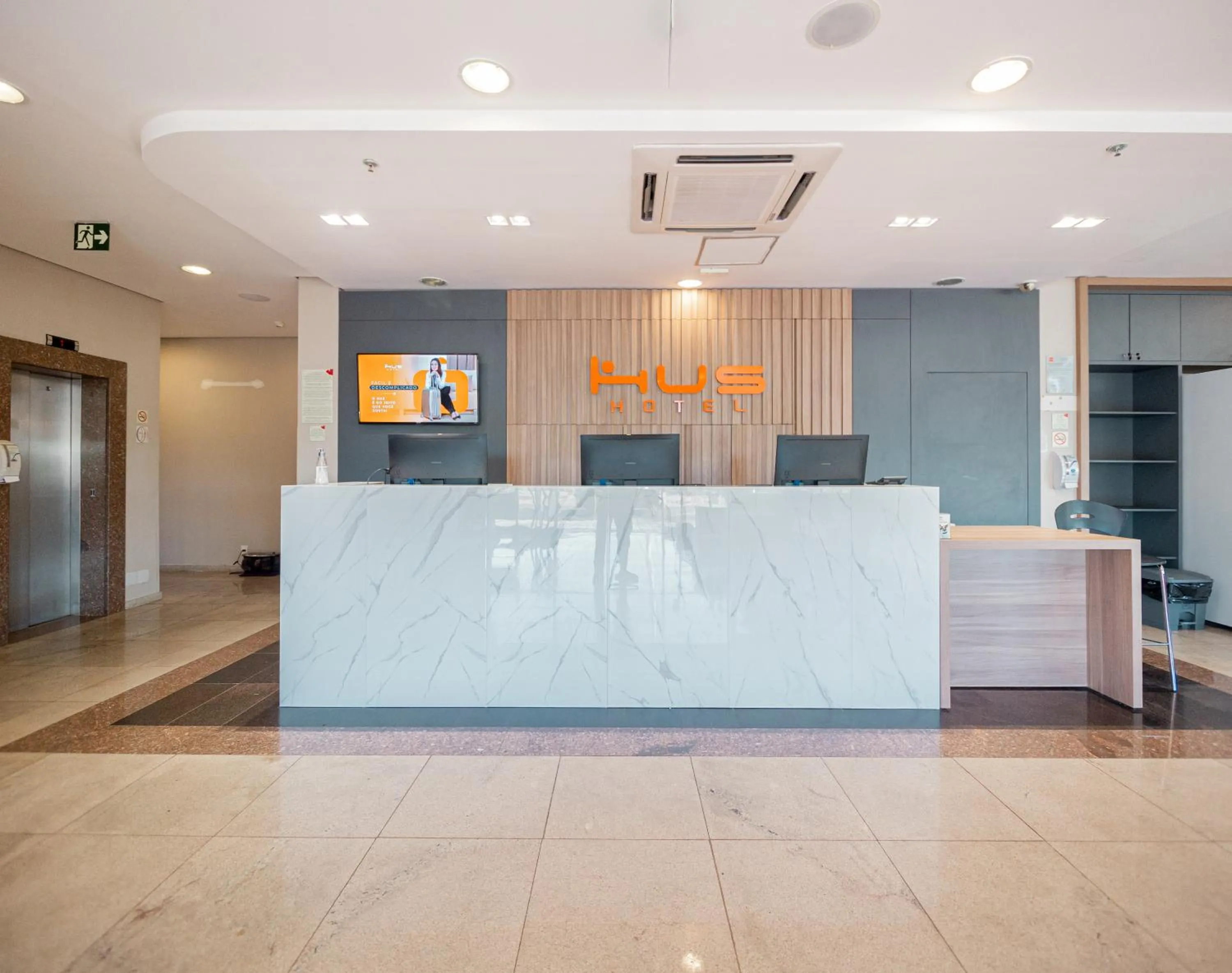 Staff in HUS HOTEL Dourados