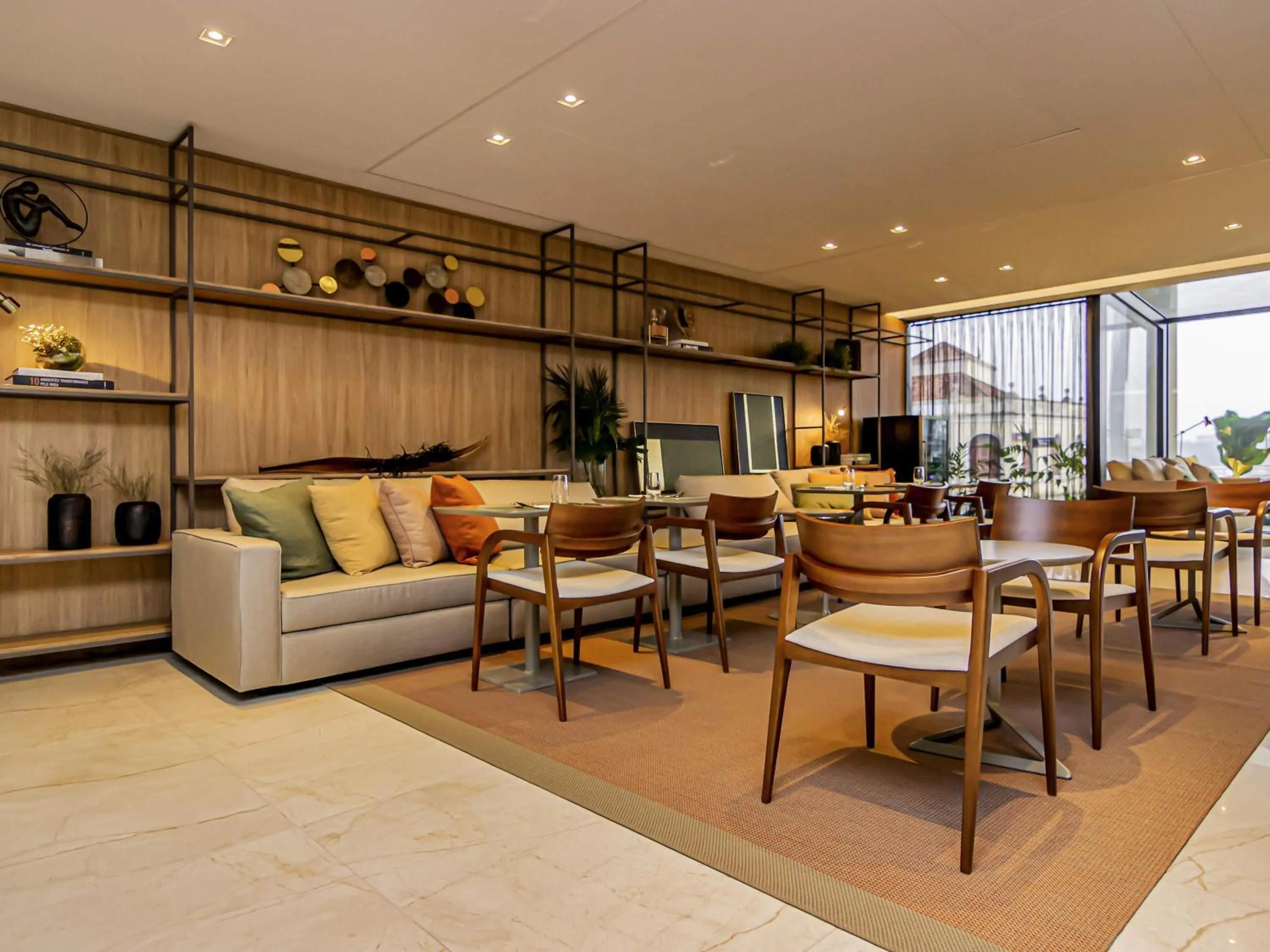 Lounge or bar in Mercure Itajai Navegantes