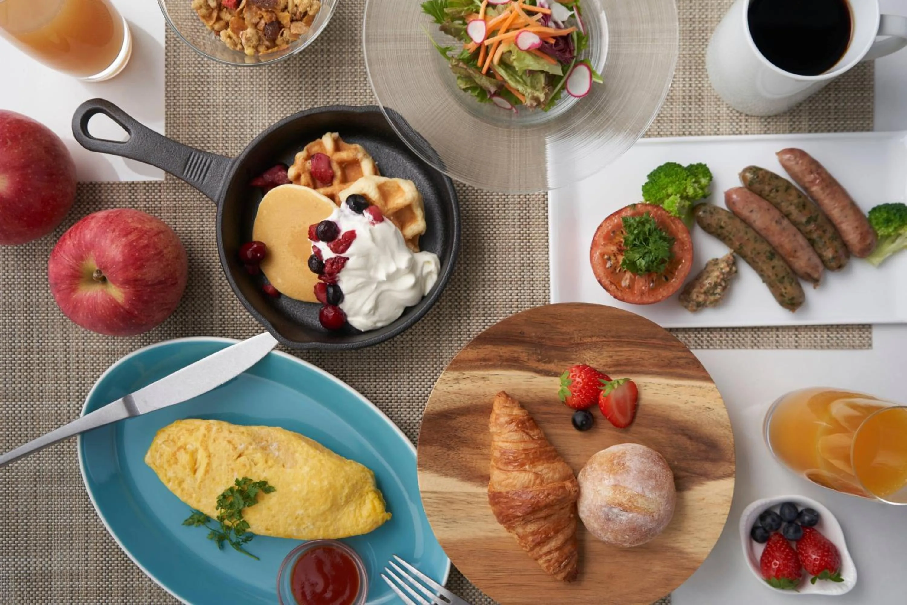 Breakfast in Courtyard by Marriott Osaka Honmachi