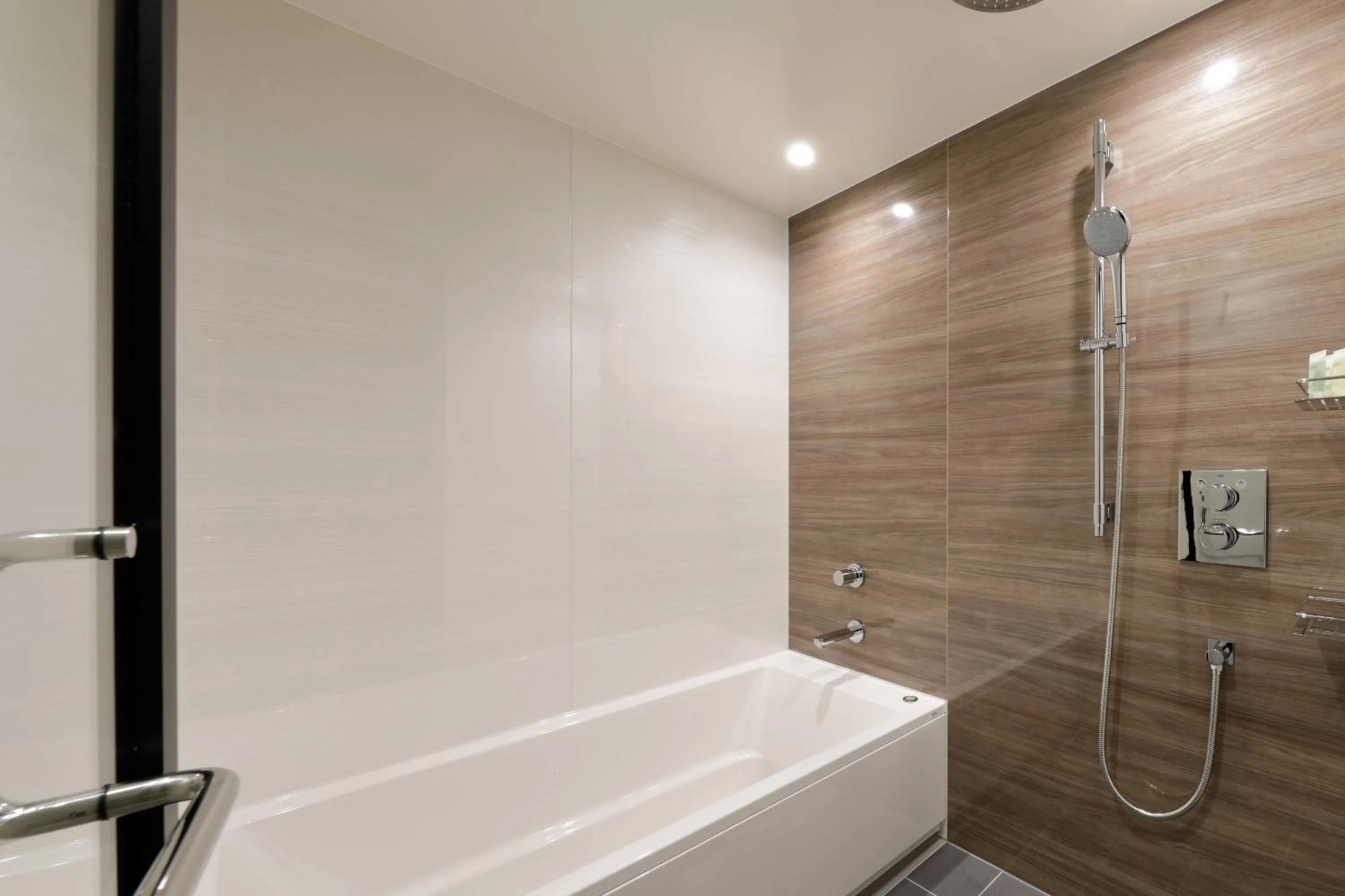 Bathroom in Courtyard by Marriott Osaka Honmachi