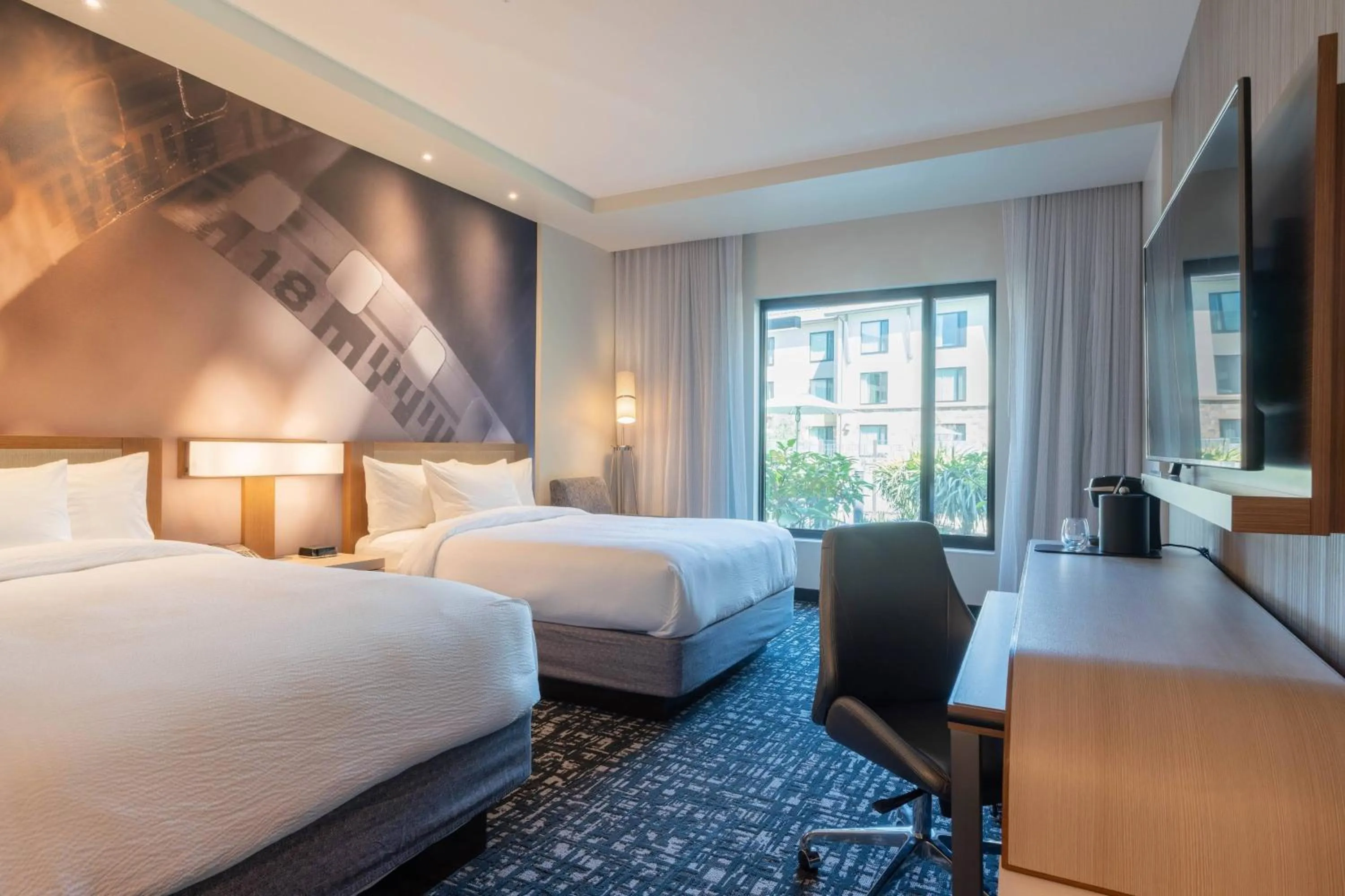 Photo of the whole room, Bed in Courtyard by Marriott Thousand Oaks Agoura Hills