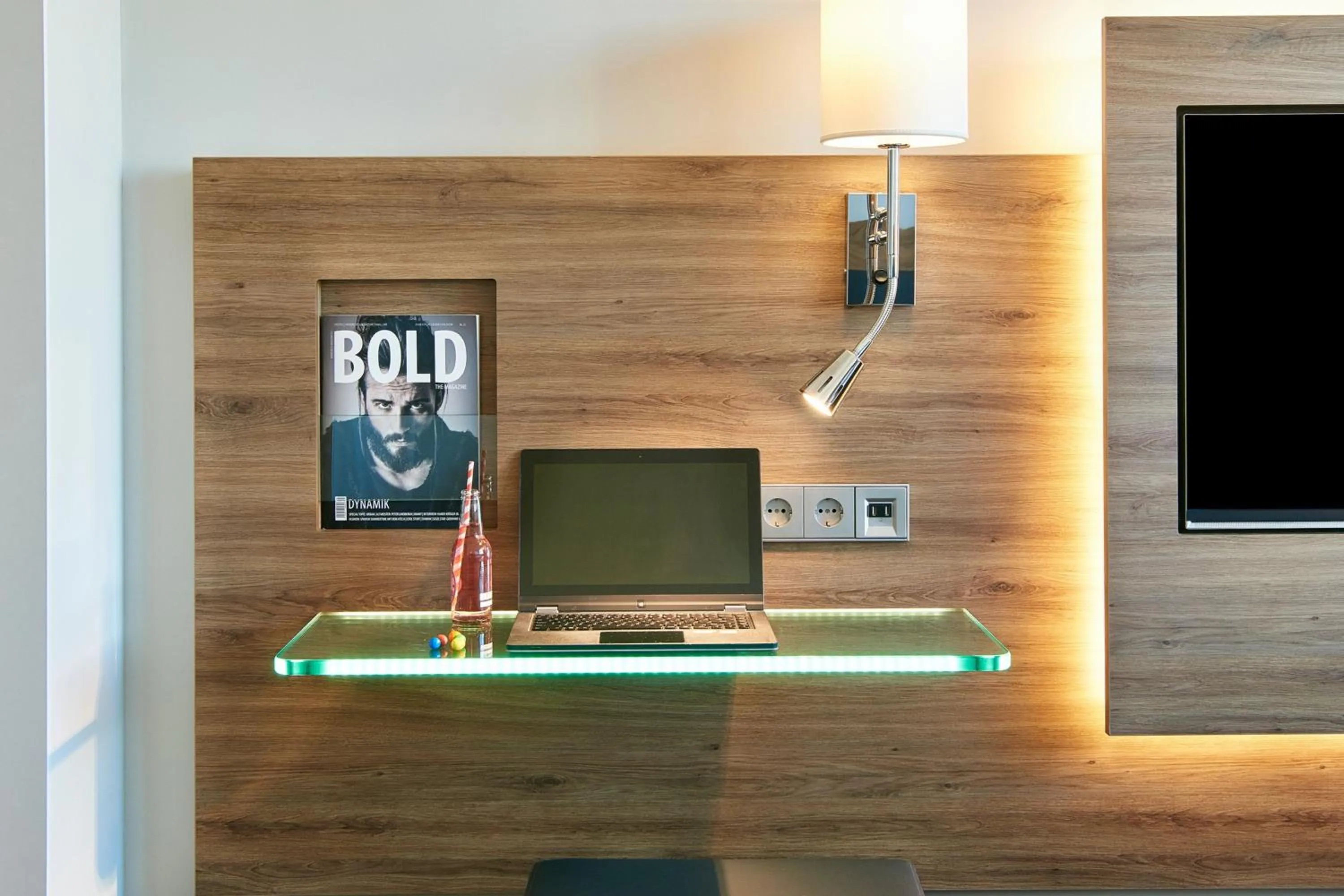 Photo of the whole room in Moxy Paris Charles de Gaulle Airport