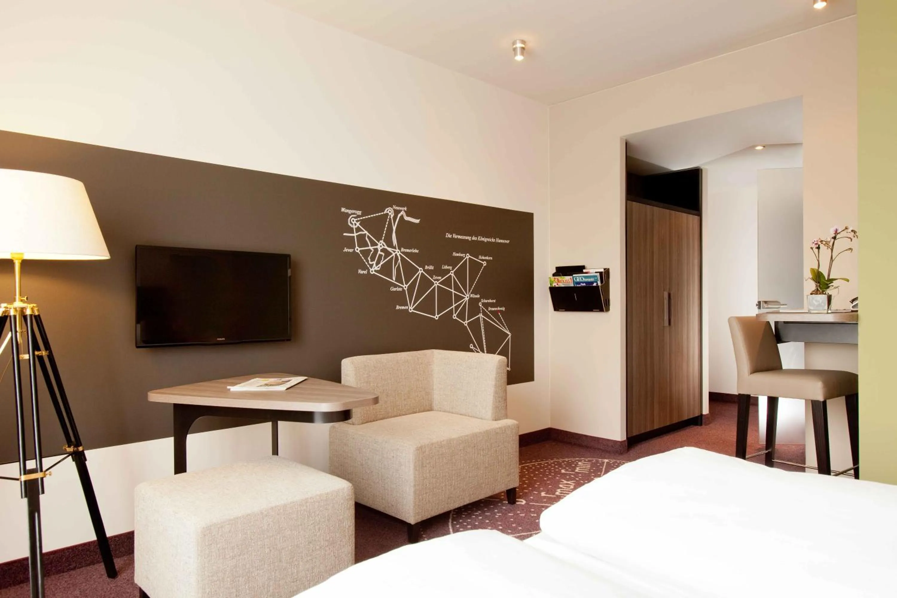 Photo of the whole room, Bed in Steigenberger Parkhotel Braunschweig