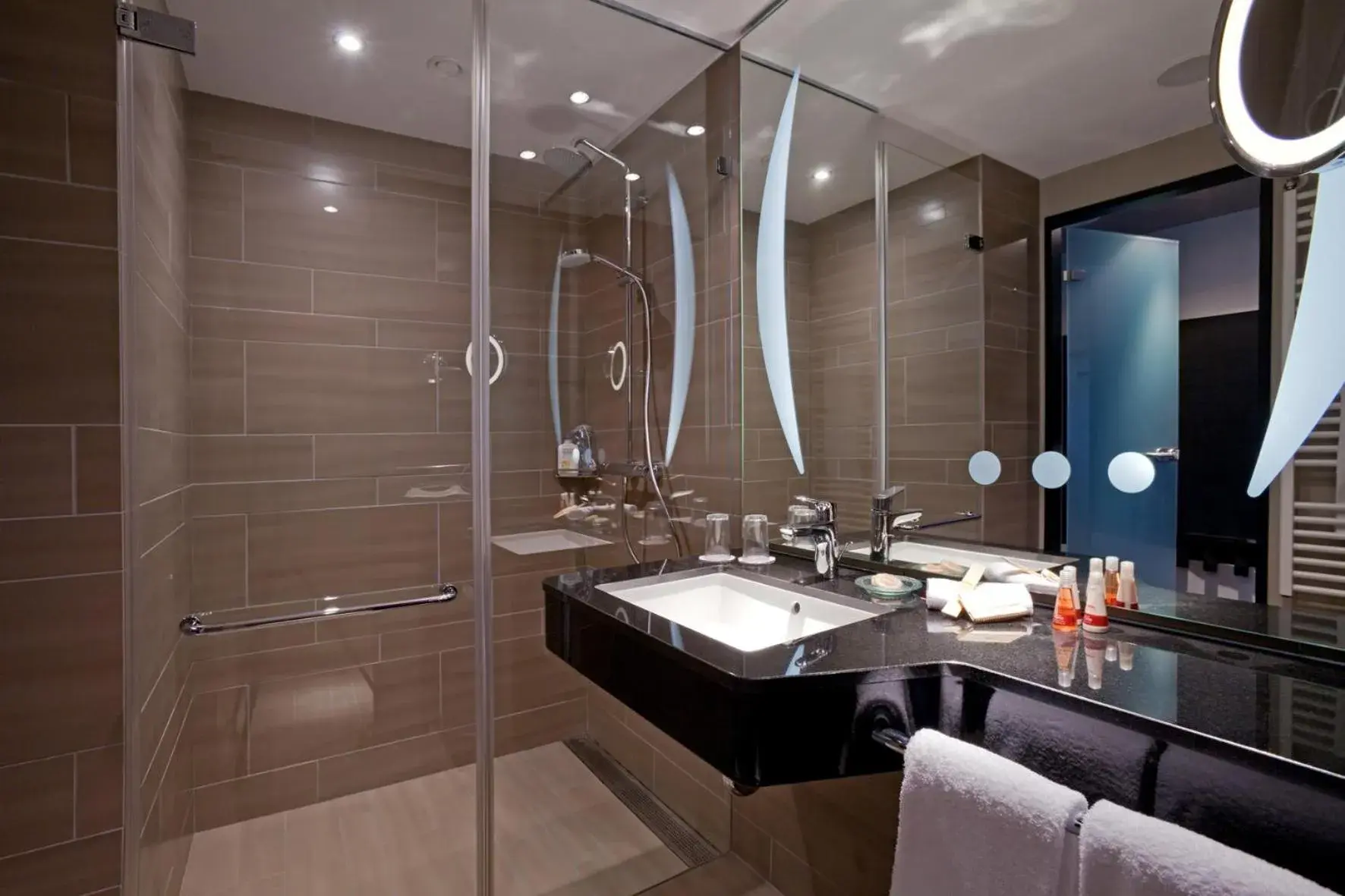 Bathroom in Steigenberger Parkhotel Braunschweig Bathroom in Steigenberger Parkhotel Braunschweig