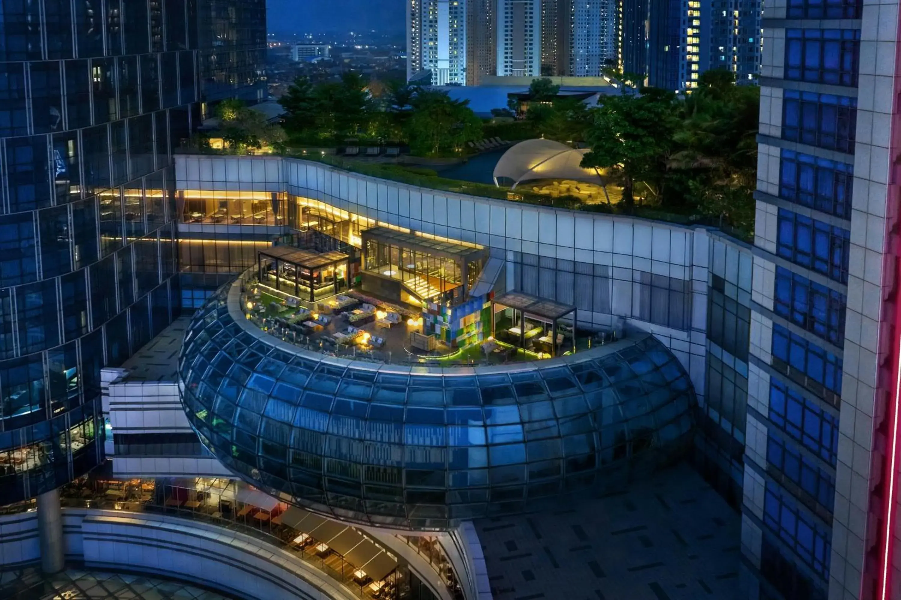 Lounge or bar in Four Points by Sheraton Surabaya, Pakuwon Indah Lounge or bar in Four Points by Sheraton Surabaya, Pakuwon Indah