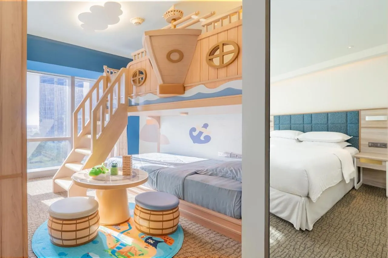 Bed in Four Points by Sheraton Surabaya, Pakuwon Indah