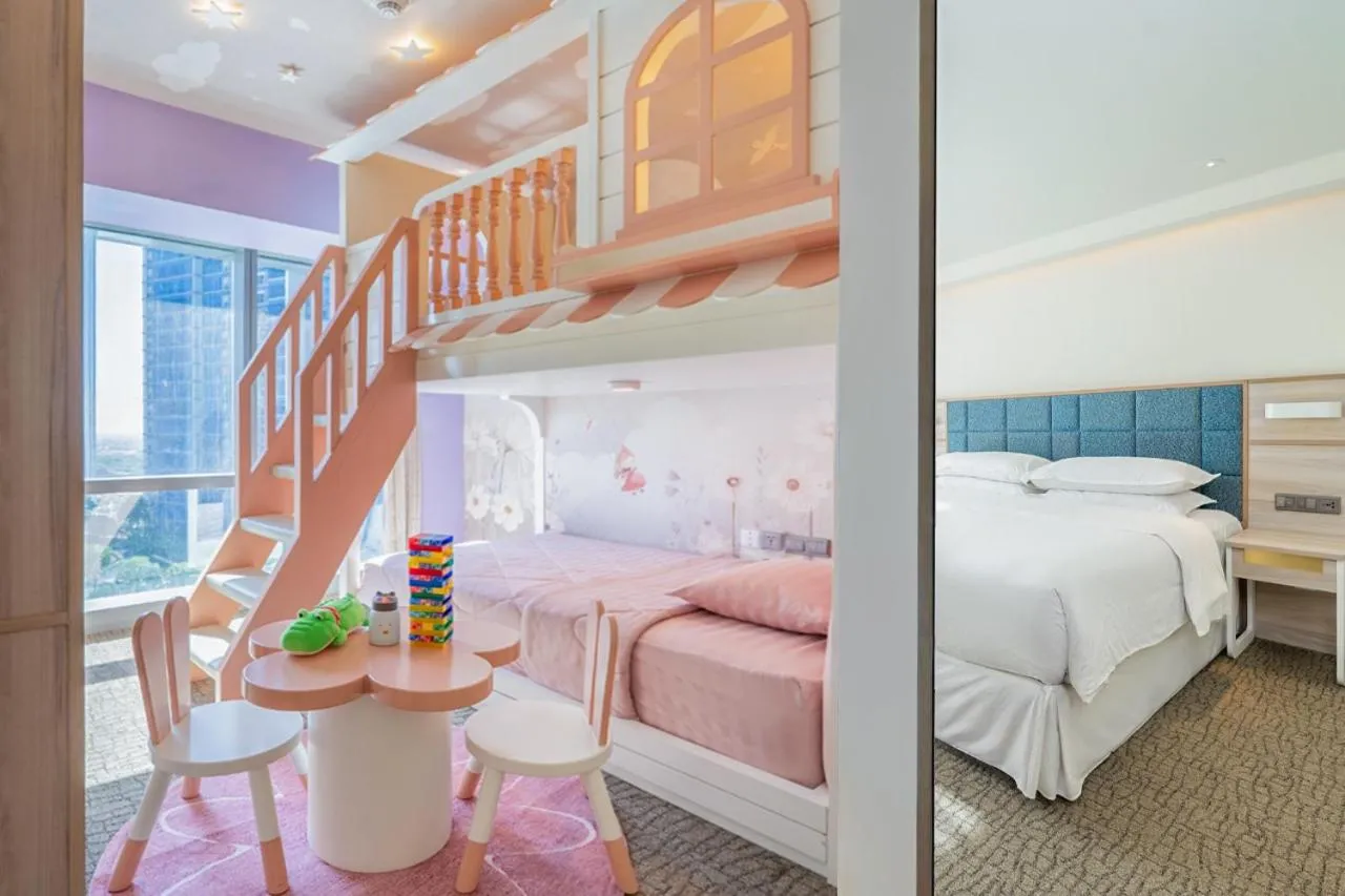 Bed in Four Points by Sheraton Surabaya, Pakuwon Indah